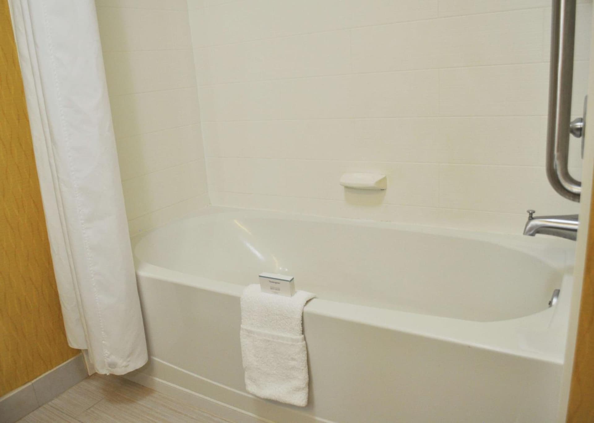 Hampton Inn & Suites Toledo/Westgate gallery photo in Toledo, OH — image 9