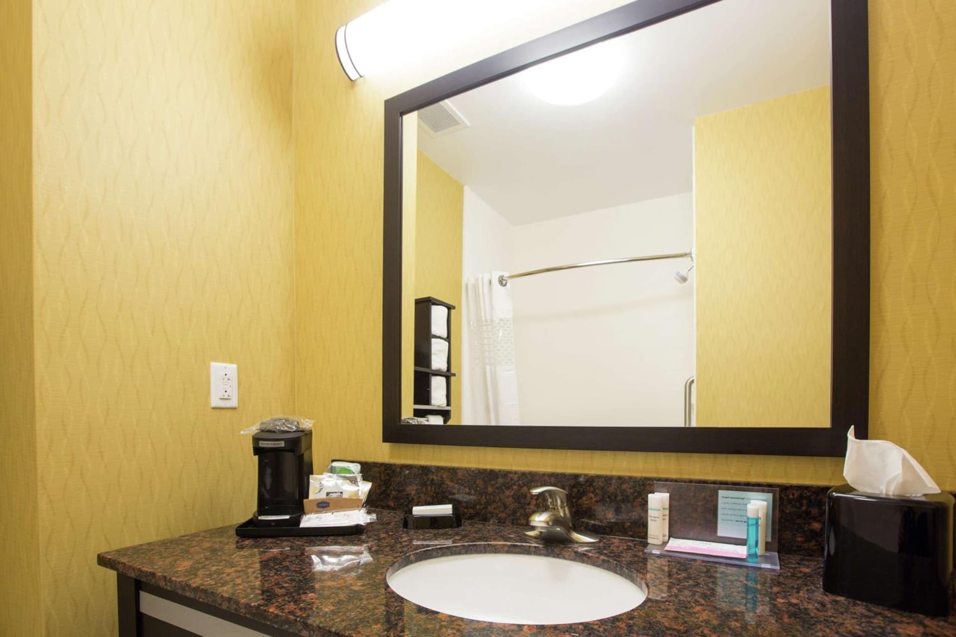 Hampton Inn & Suites Toledo/Westgate interior in Toledo, OH — gallery photo 2