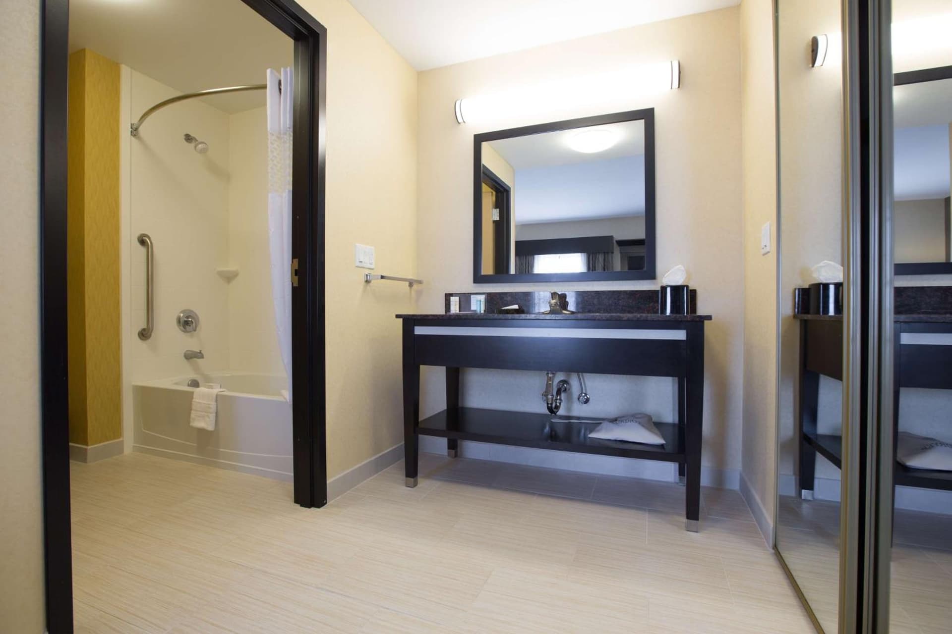 Hampton Inn & Suites Toledo/Westgate gallery photo in Toledo, OH — image 24