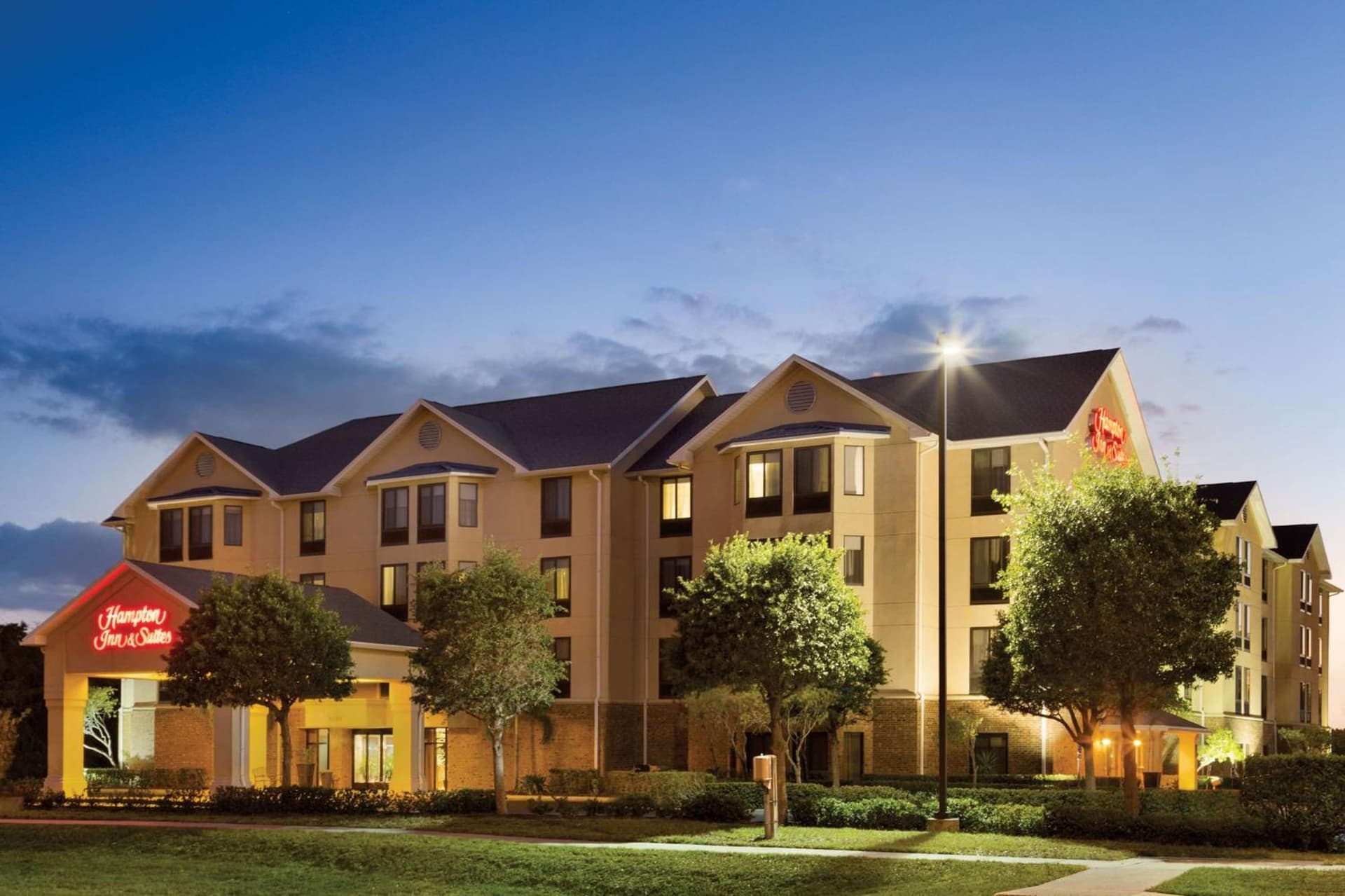 Hampton Inn & Suites Tarpon Springs property views in Tarpon Springs, FL — gallery photo 3