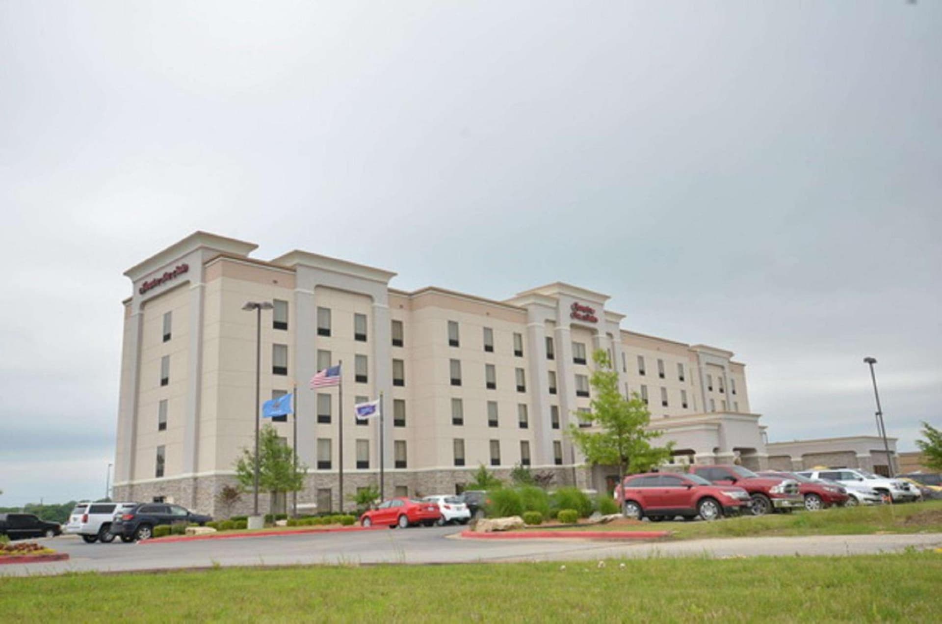 Hampton Inn and Suites Tulsa/Catoosa property views in Catoosa, OK — gallery photo 3