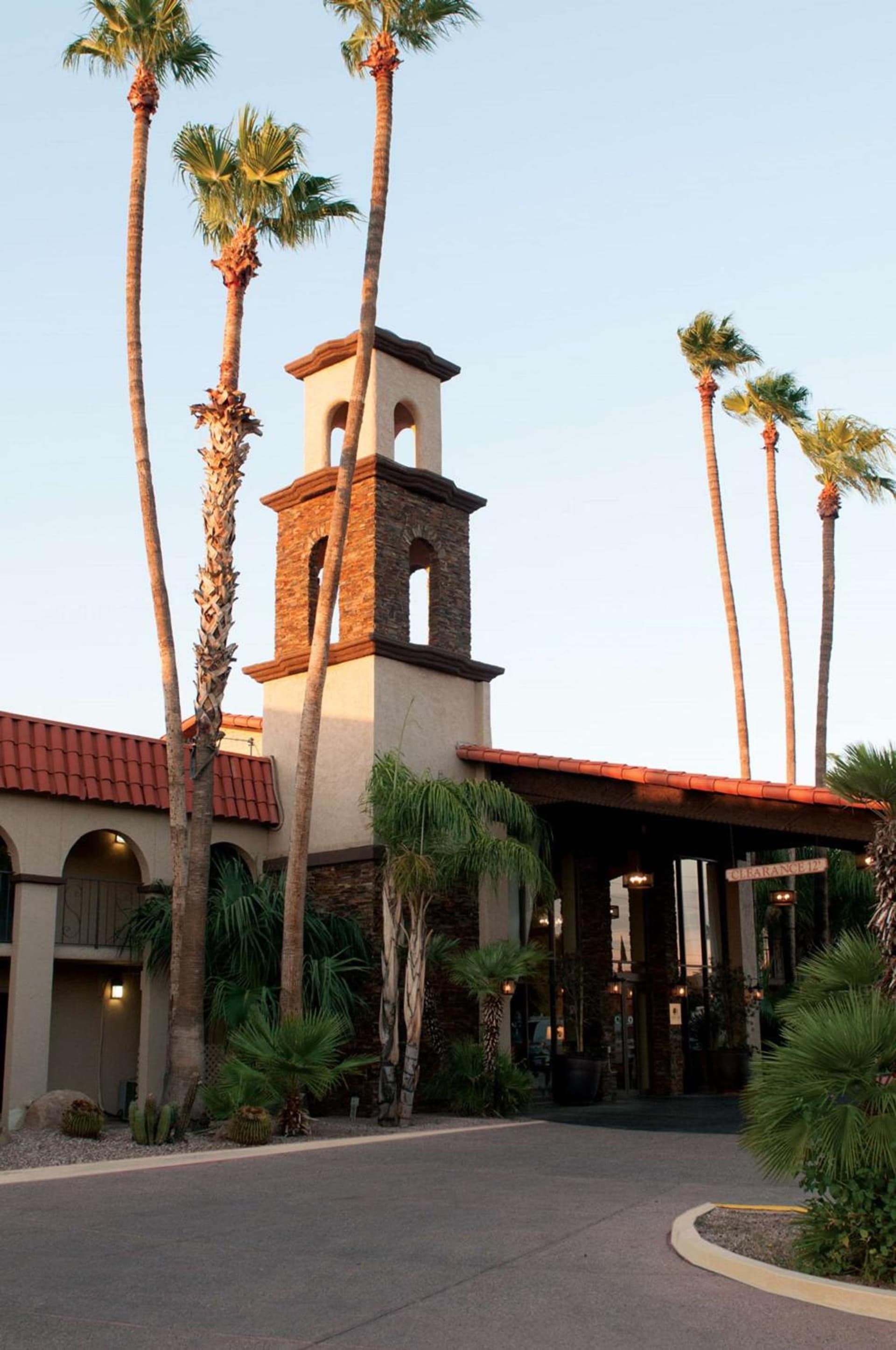 DoubleTree Suites by Hilton Tucson-Williams Center interior in Tucson, AZ — gallery photo 2