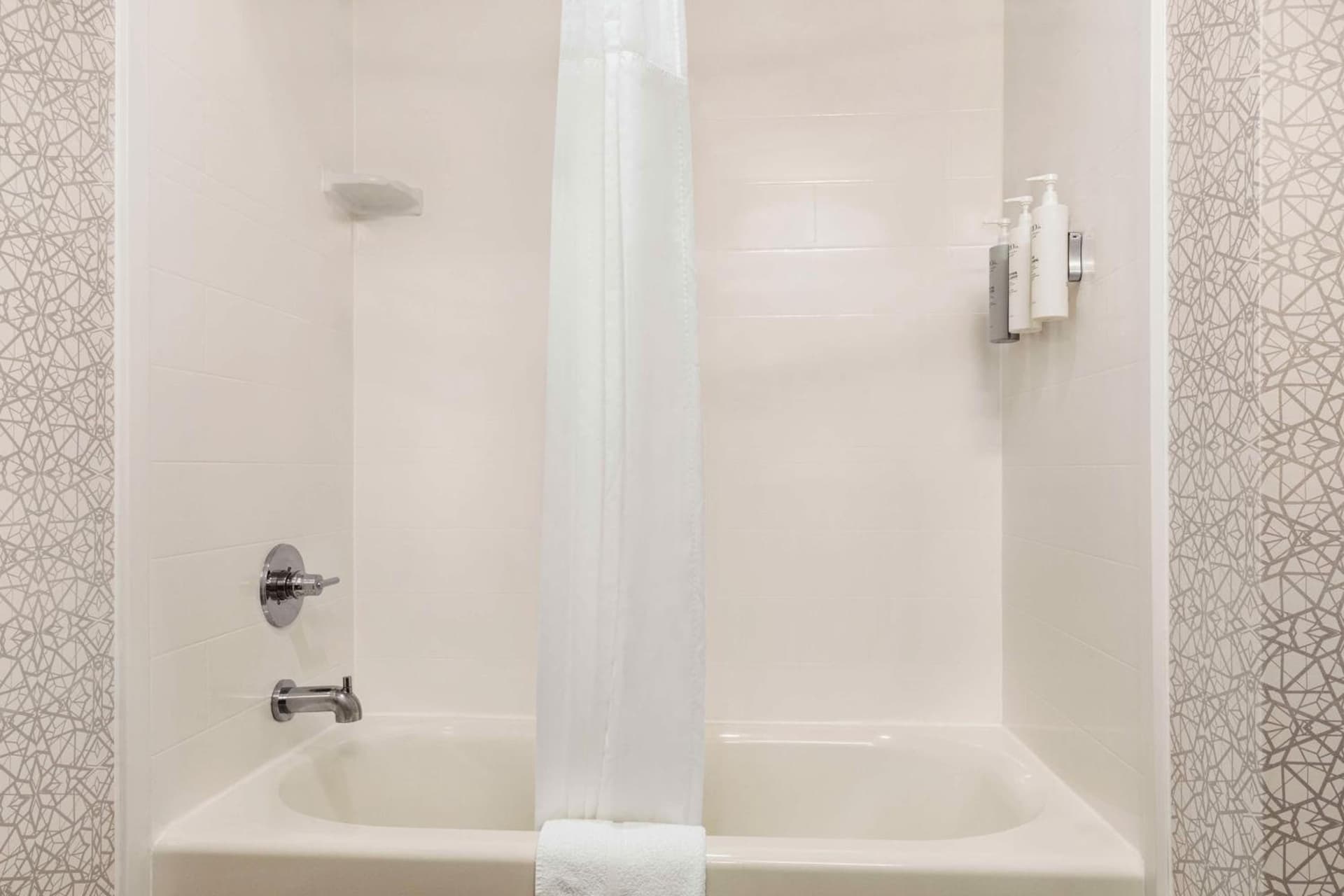 Hampton Inn & Suites Valparaiso interior in Valparaiso, IN — gallery photo 2