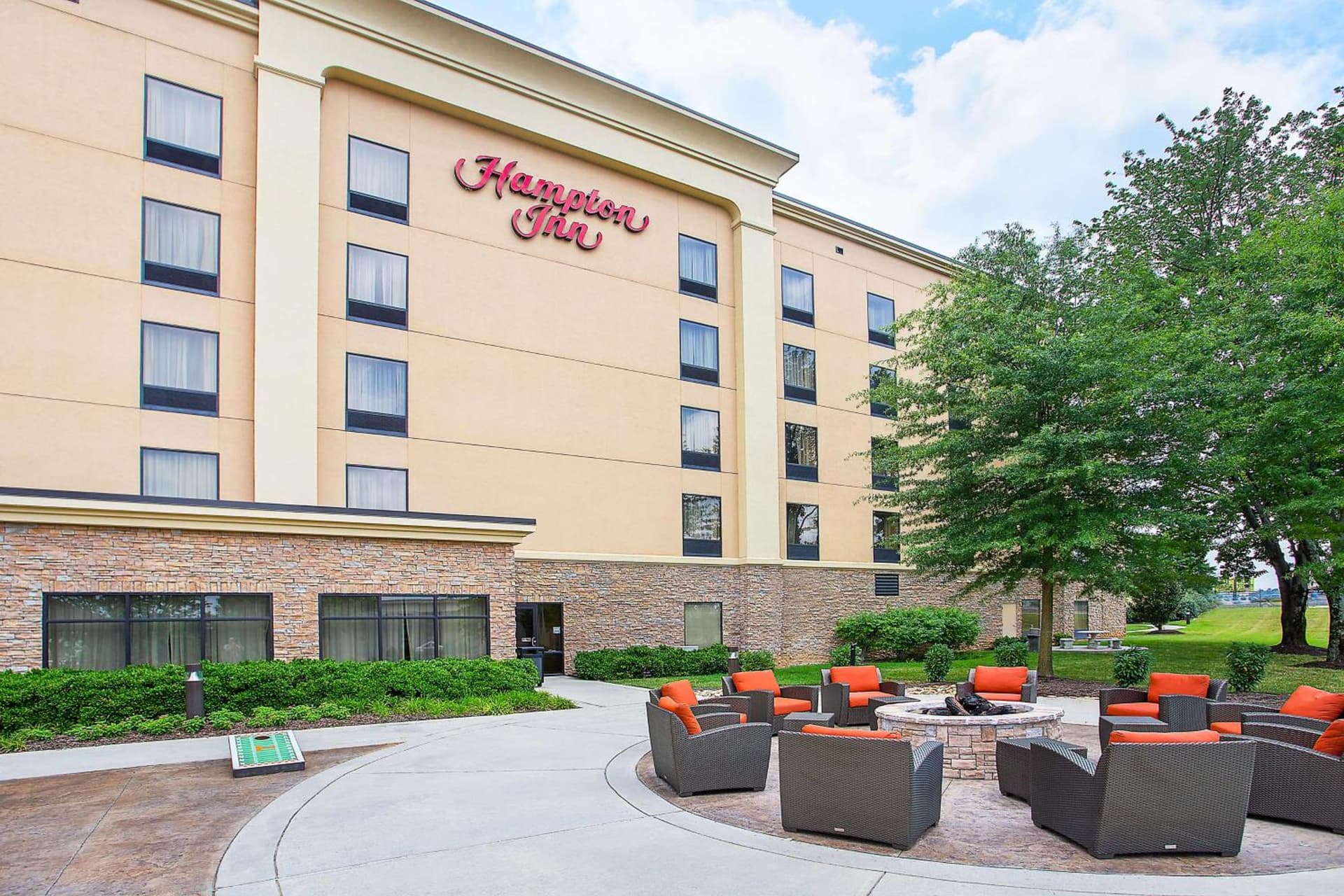 Hampton Inn Knoxville-West At Cedar Bluff property views in Knoxville, TN — gallery photo 3