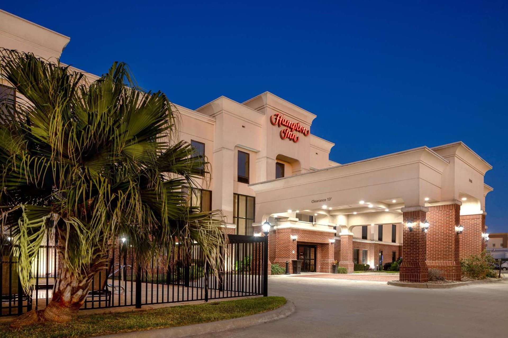 Hampton Inn Victoria interior in Victoria, TX — gallery photo 2