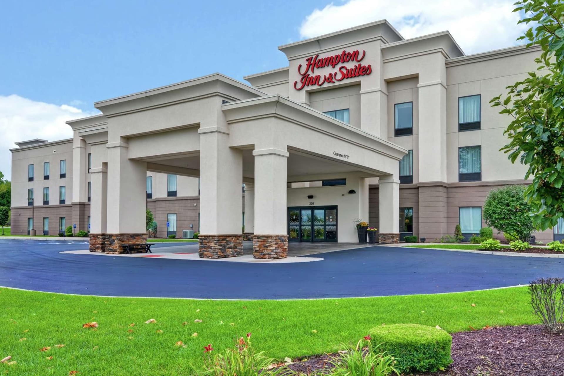 Hampton Inn and Suites New Hartford/Utica property views in New Hartford, NY — gallery photo 3