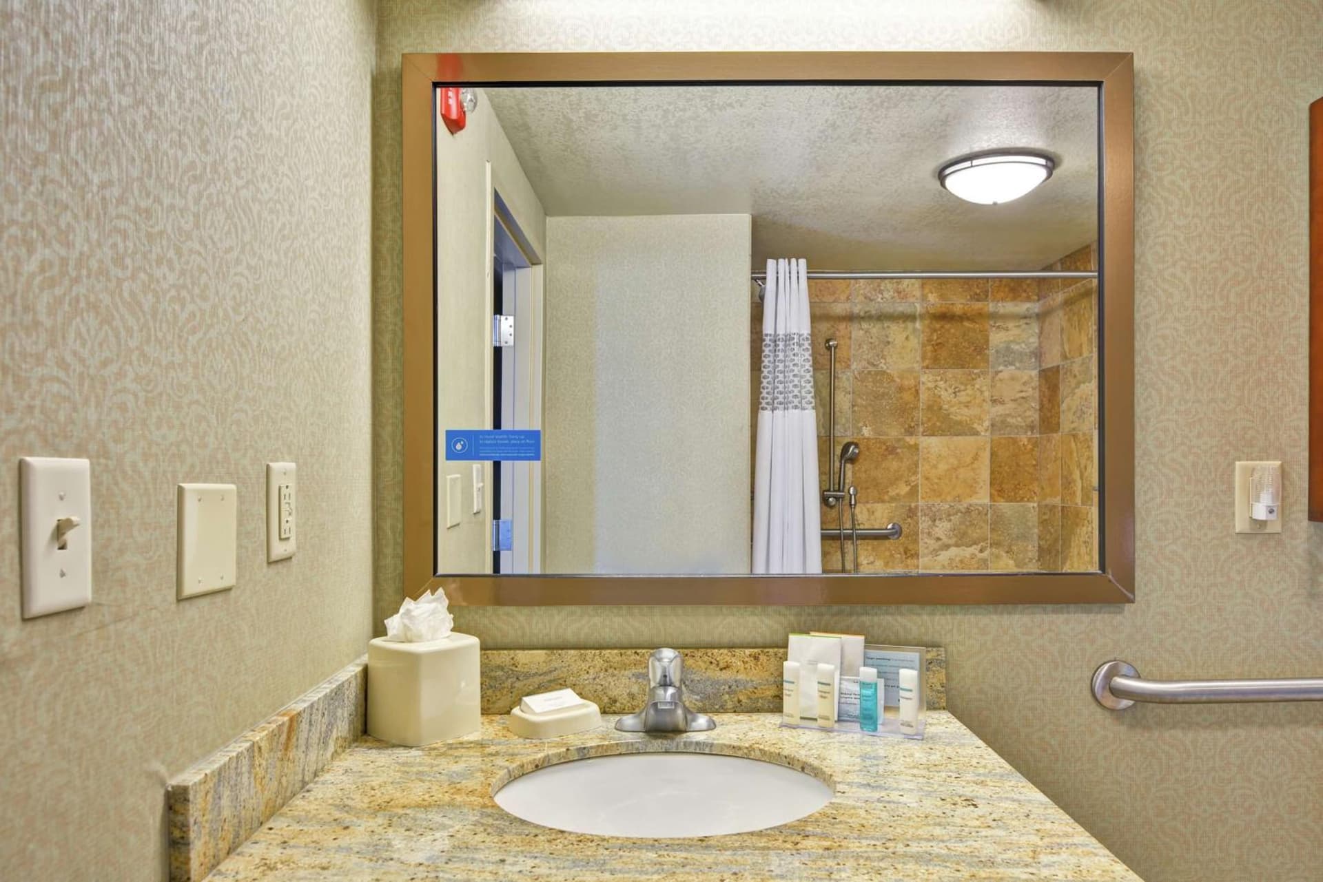 Hampton Inn and Suites New Hartford/Utica gallery photo in New Hartford, NY — image 32