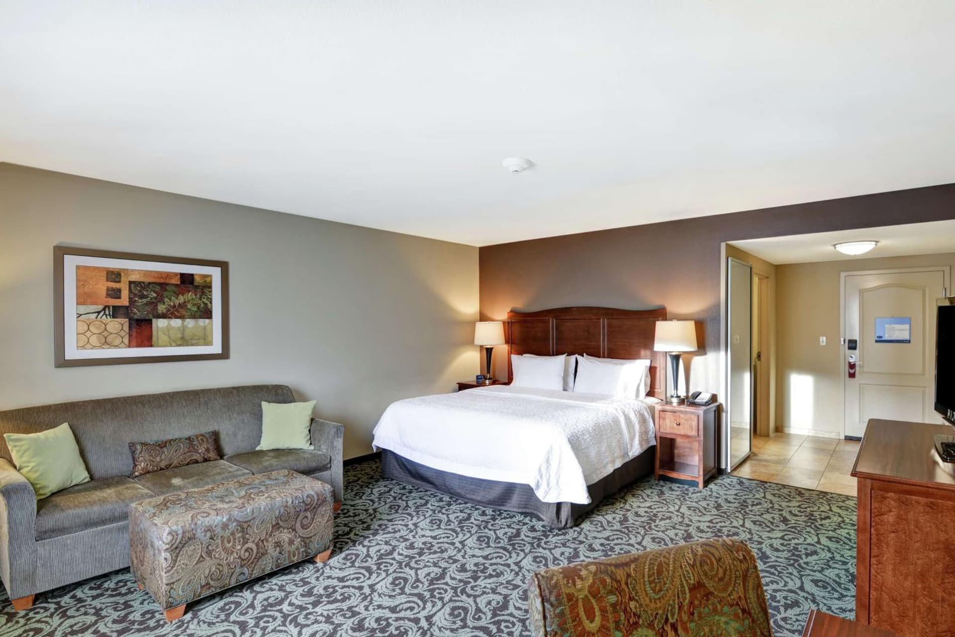 Hampton Inn and Suites New Hartford/Utica interior in New Hartford, NY — gallery photo 2