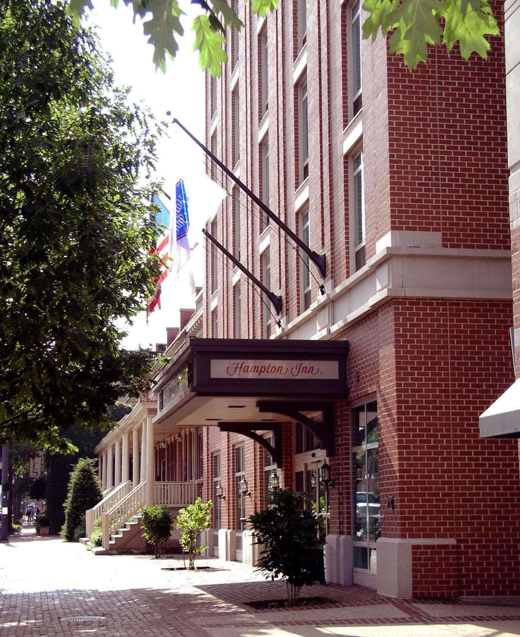 Hampton Inn Alexandria/Old Town interior in Alexandria, VA — gallery photo 2