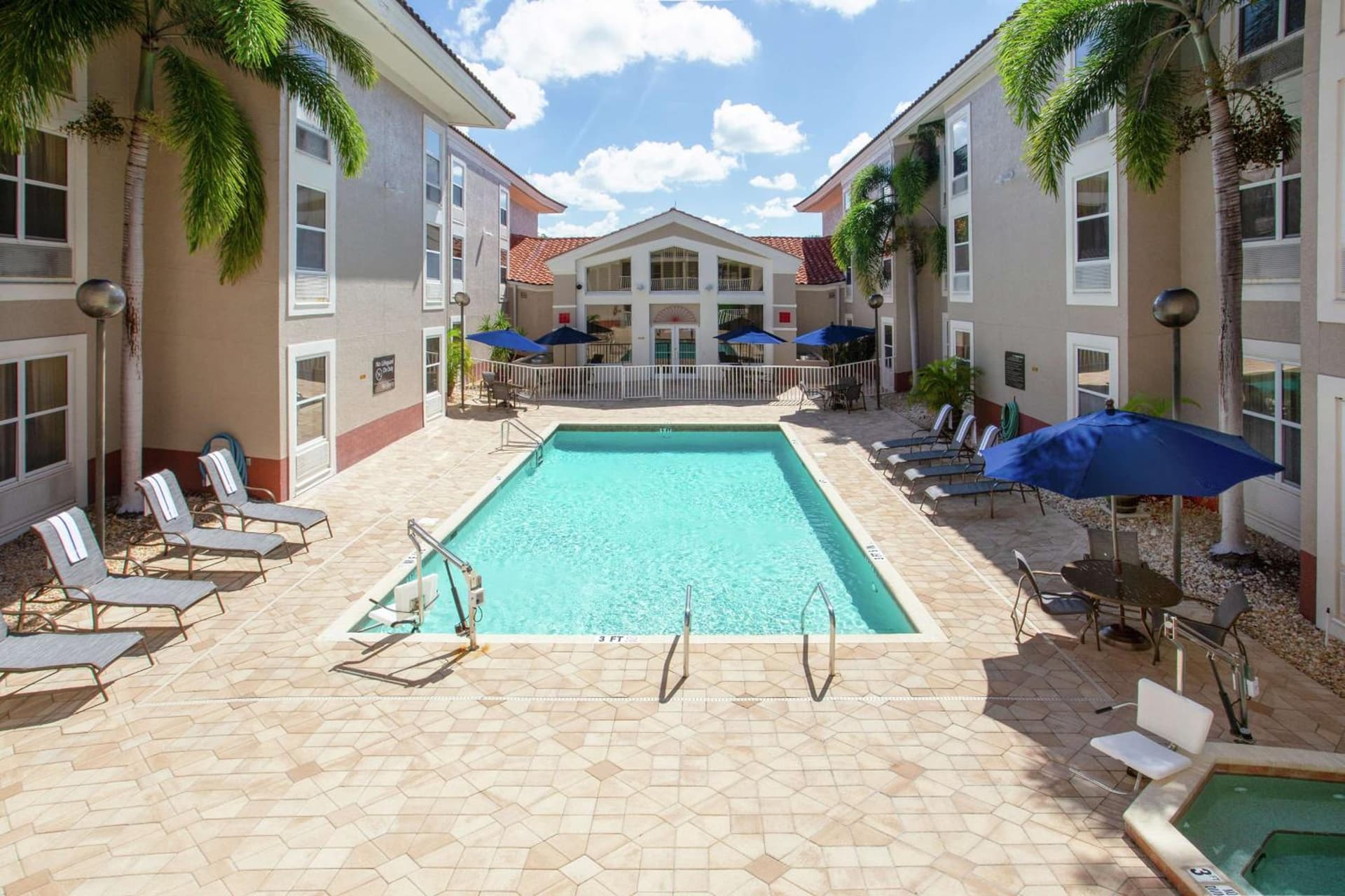 Hampton Inn & Suites Venice Bayside South Sarasota interior in Venice, FL — gallery photo 2