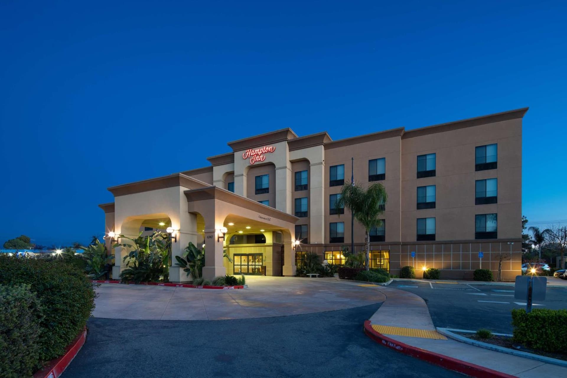 Hampton Inn Visalia interior in Visalia, CA — gallery photo 2