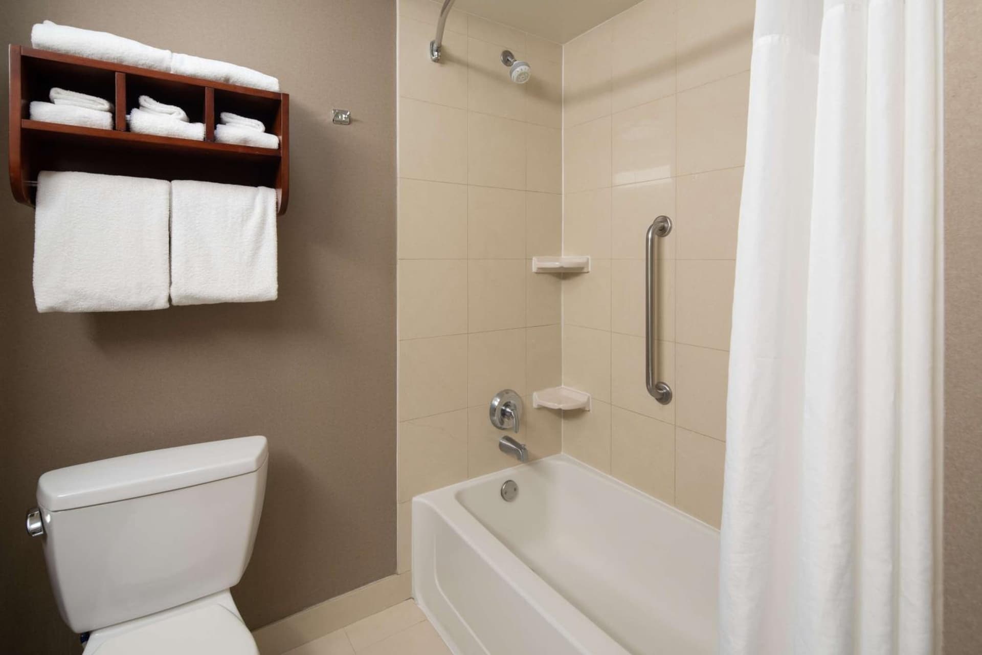 Hampton Inn Visalia gallery photo in Visalia, CA — image 18