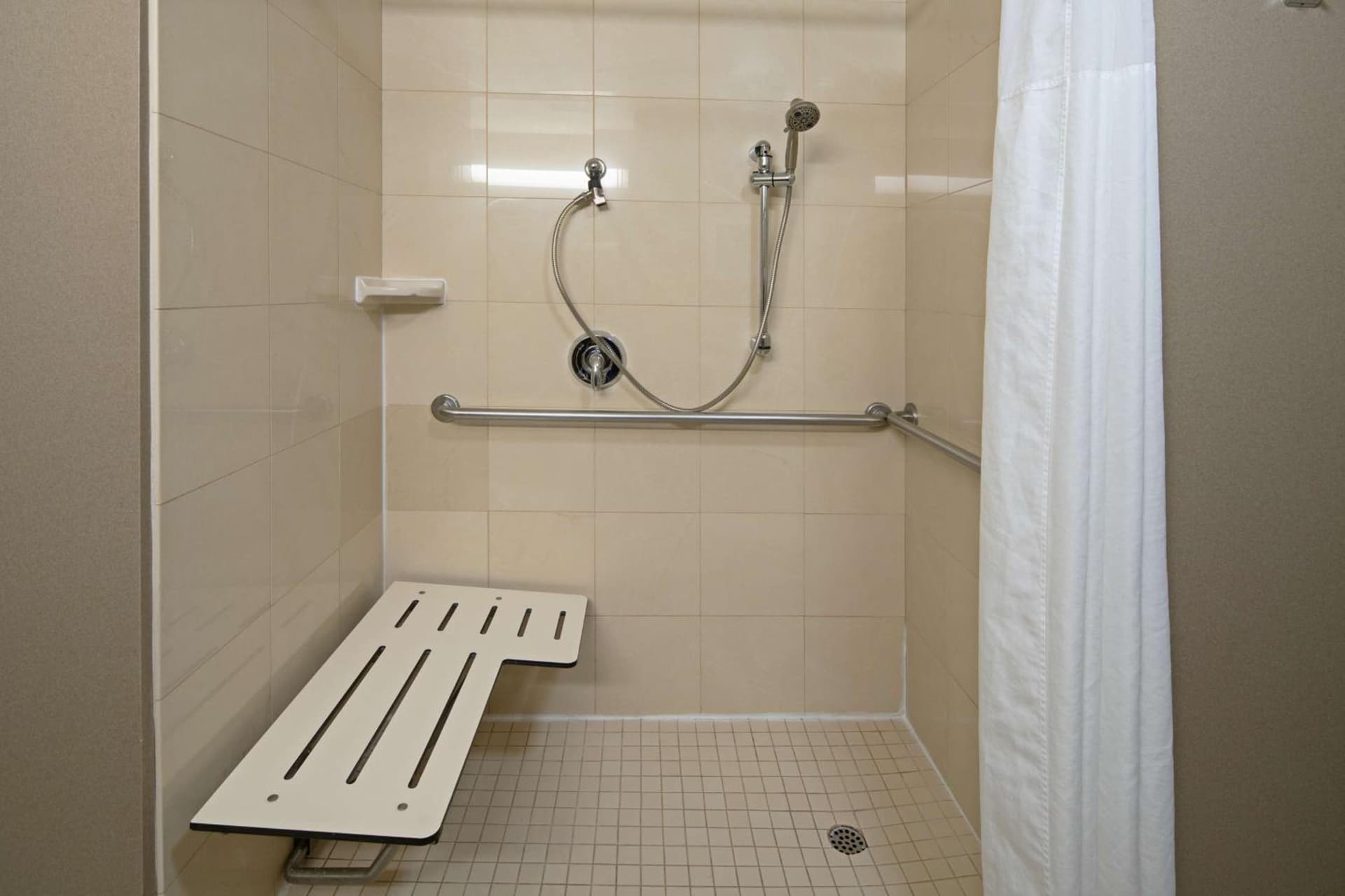 Hampton Inn Visalia interior in Visalia, CA — gallery photo 2