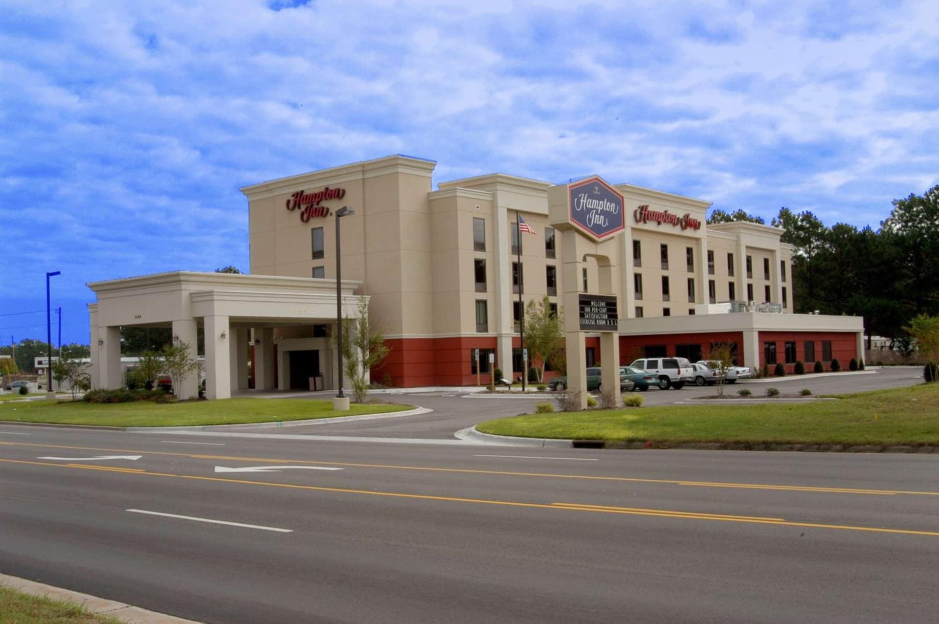 Hampton Inn Washington interior in Washington, NC — gallery photo 2