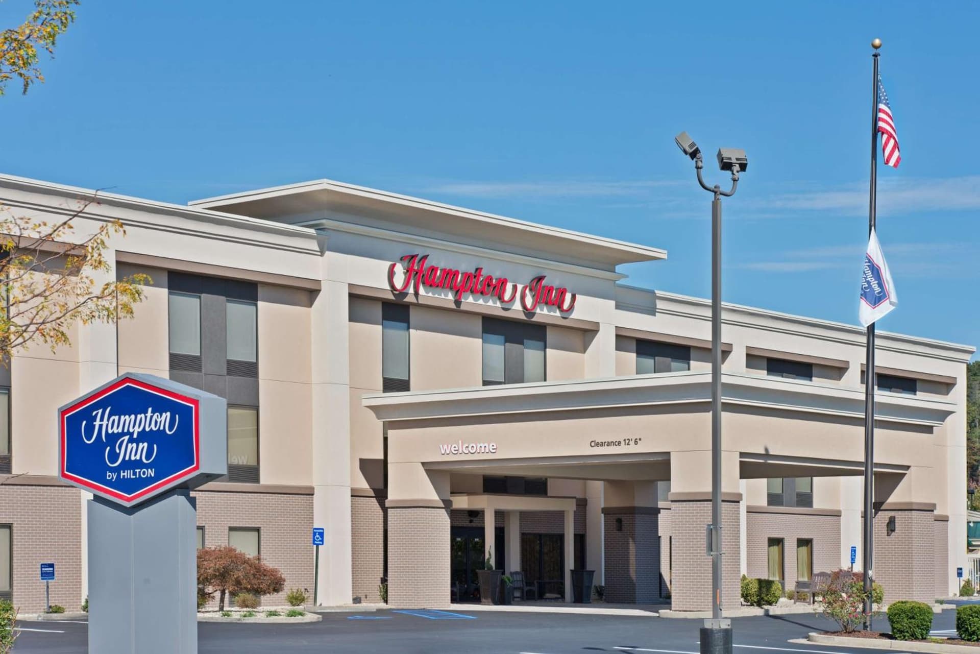 Hampton Inn Winfield Teays Valley featured exterior or lobby in Teays Valley Estates, WV — similar hotel