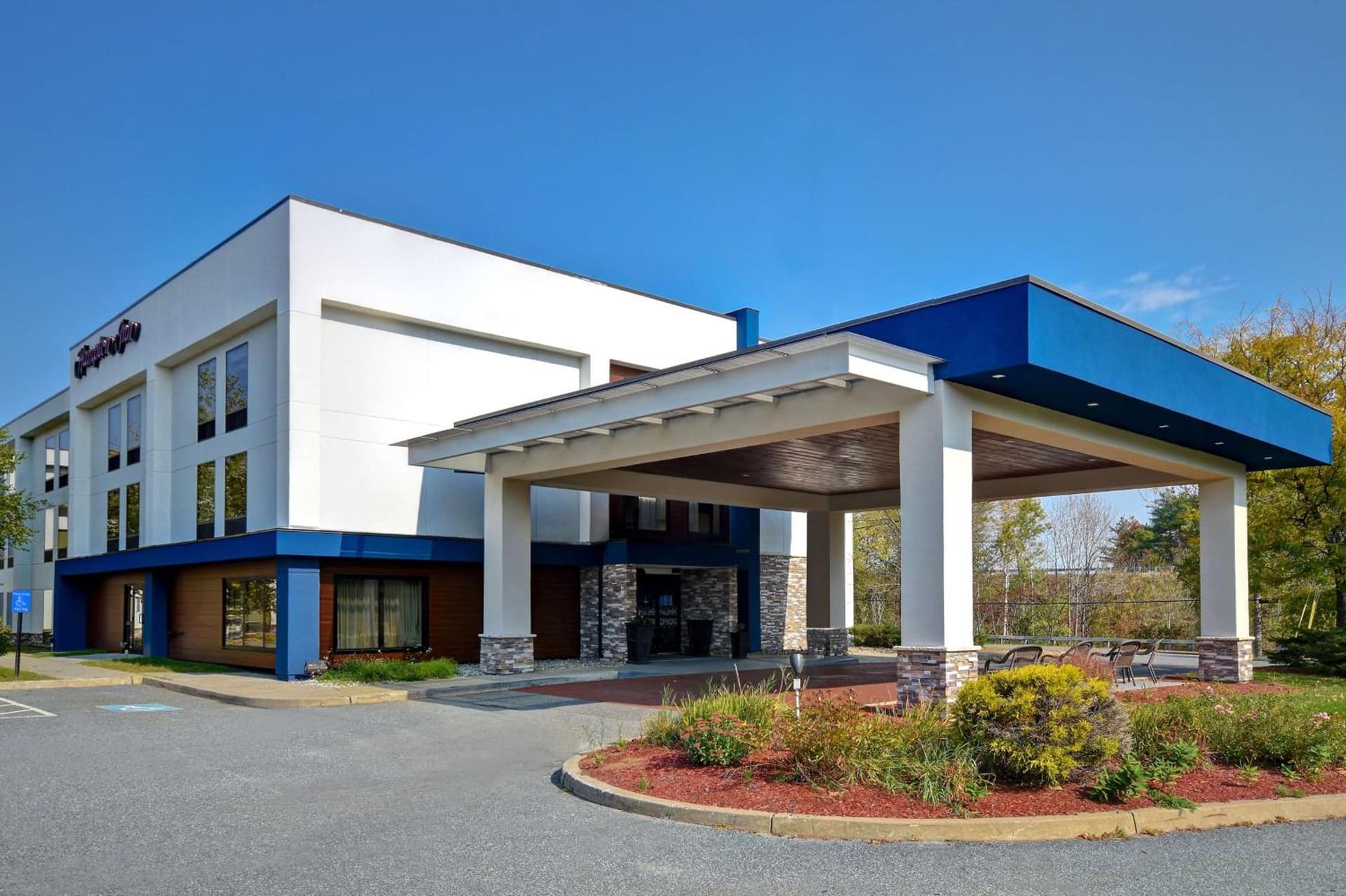 Hampton Inn White River Junction interior in White River Junction, VT — gallery photo 2