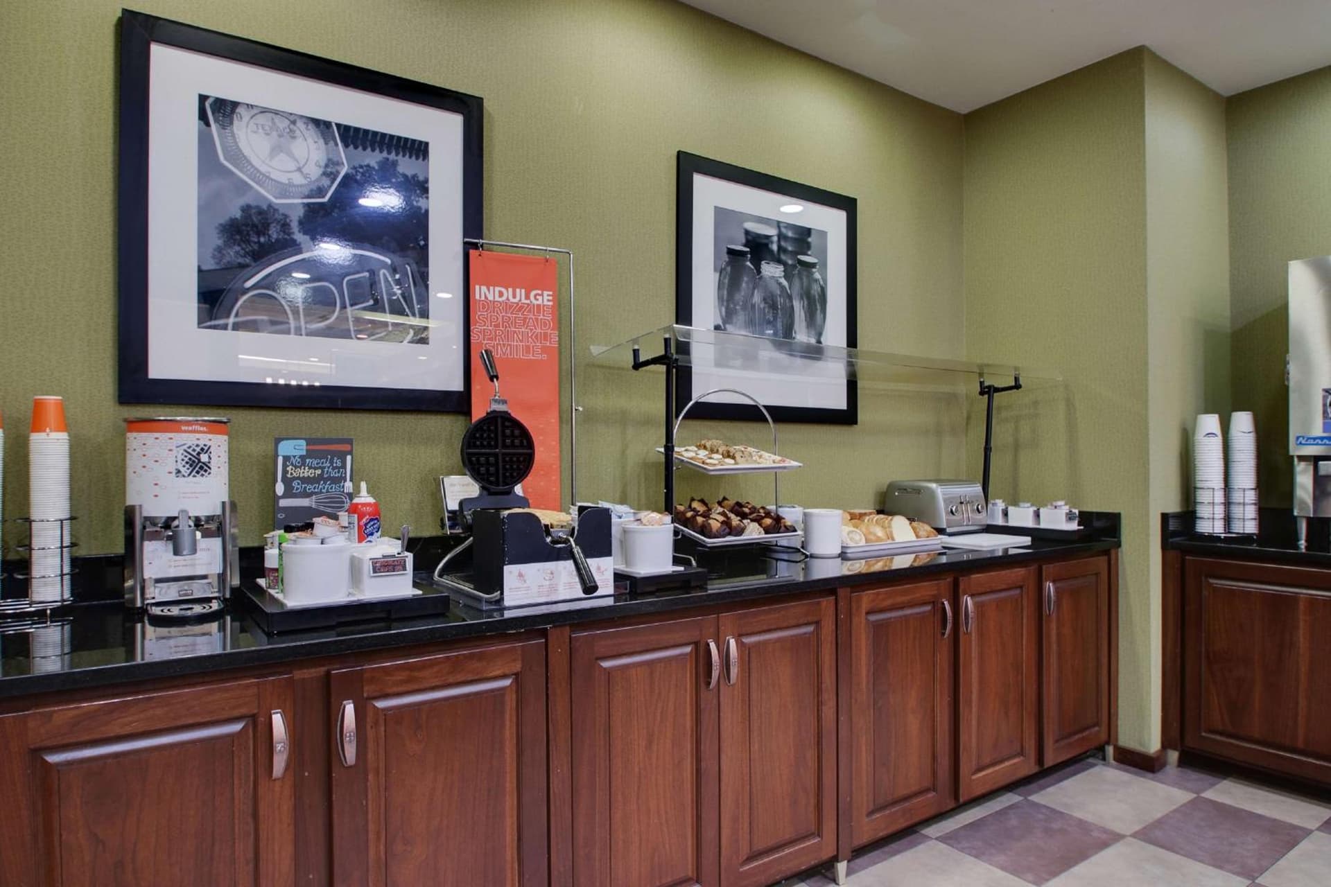 Hampton Inn Warner Robins gallery photo in Warner Robins, GA — image 24