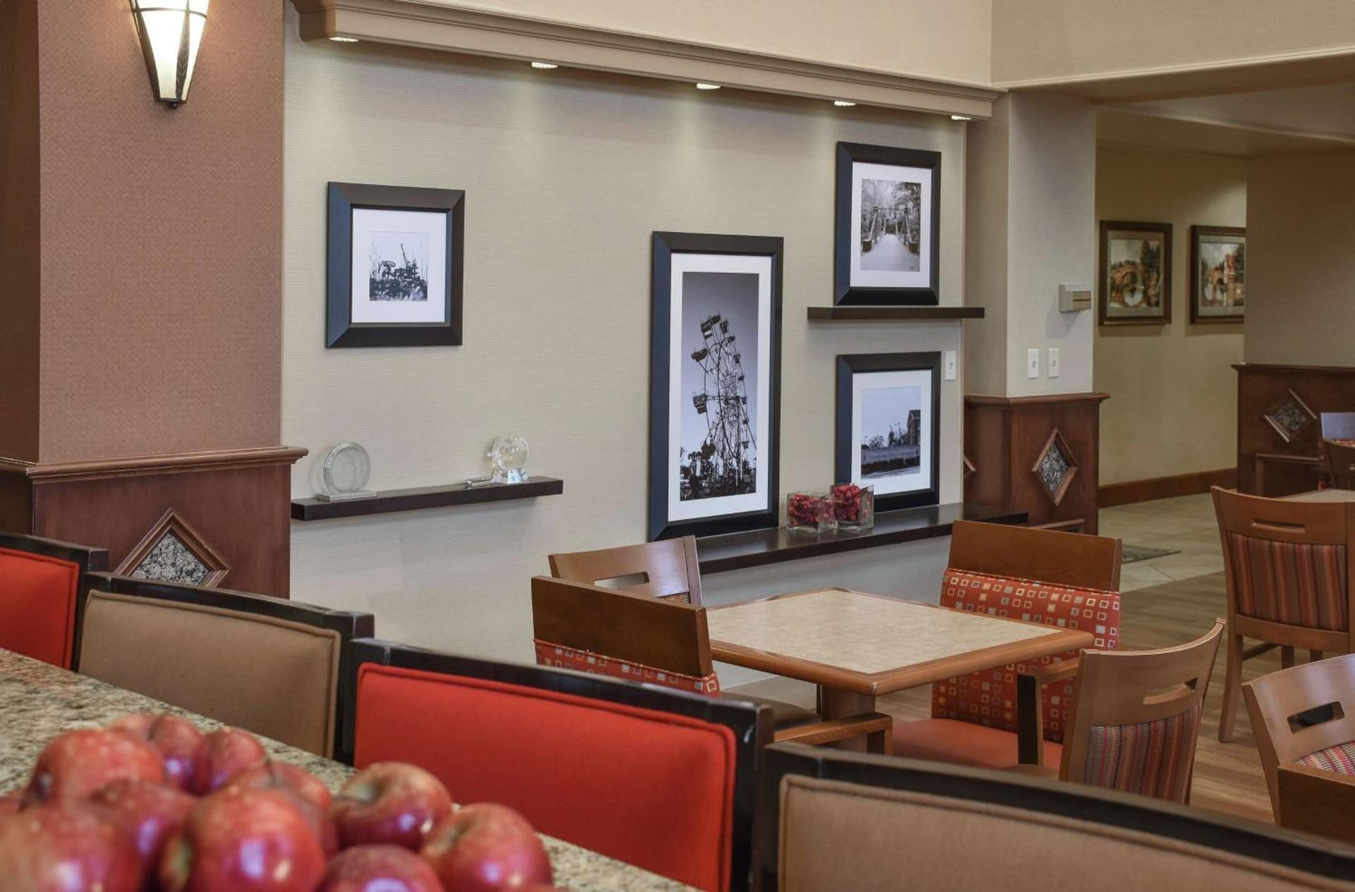 Hampton Inn & Suites Youngstown-Canfield gallery photo in Canfield, OH — image 10