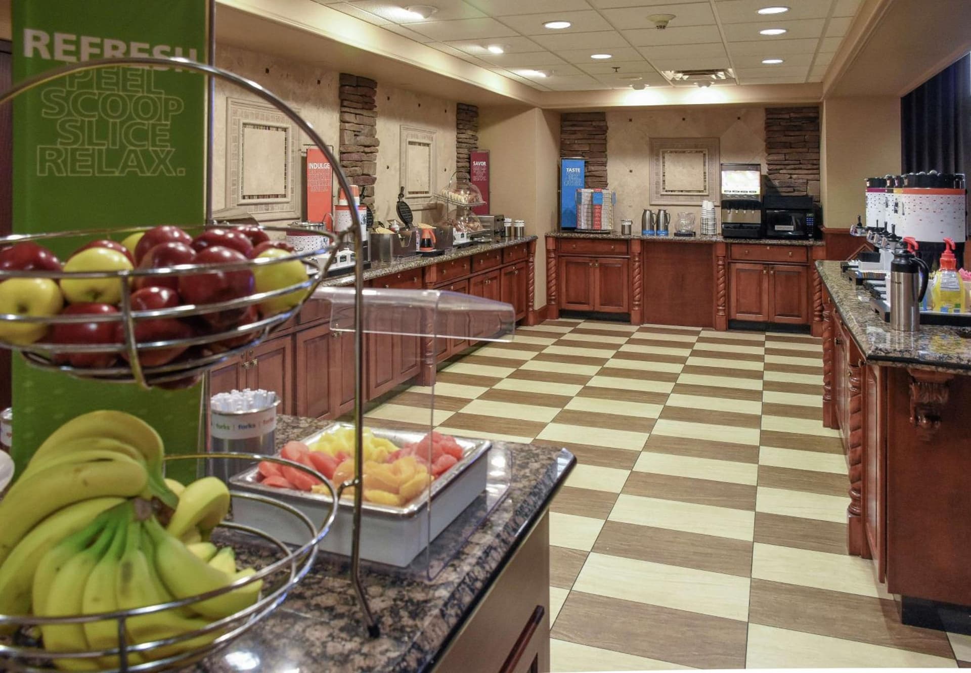 Hampton Inn & Suites Youngstown-Canfield gallery photo in Canfield, OH — image 43