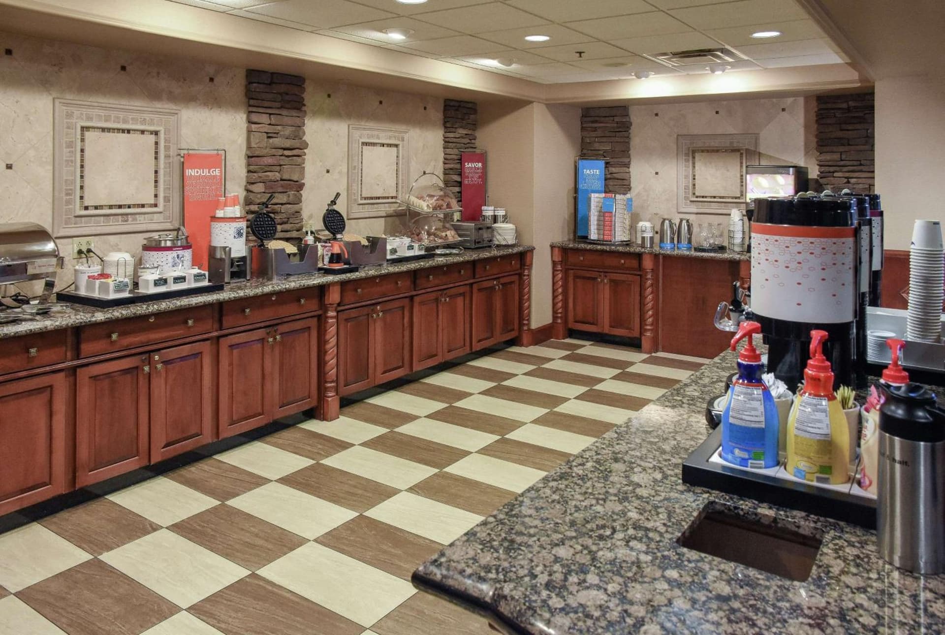 Hampton Inn & Suites Youngstown-Canfield gallery photo in Canfield, OH — image 32