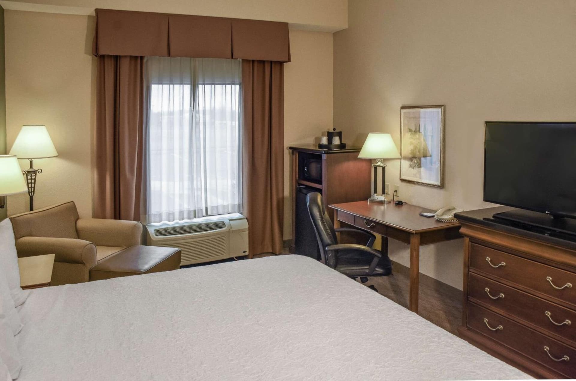 Hampton Inn & Suites Youngstown-Canfield gallery photo in Canfield, OH — image 21