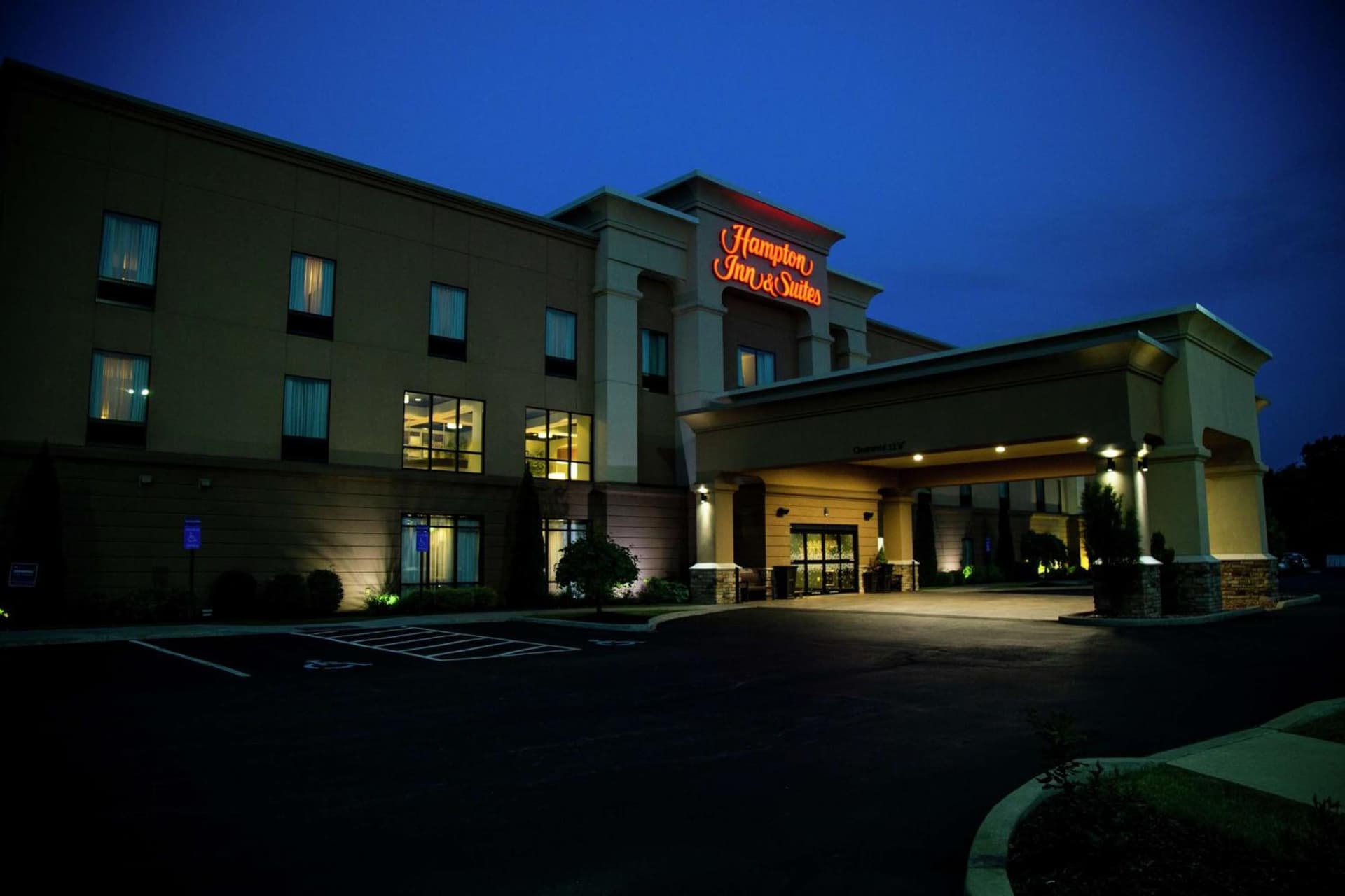 Hampton Inn & Suites Sharon interior in West Middlesex, PA — gallery photo 2
