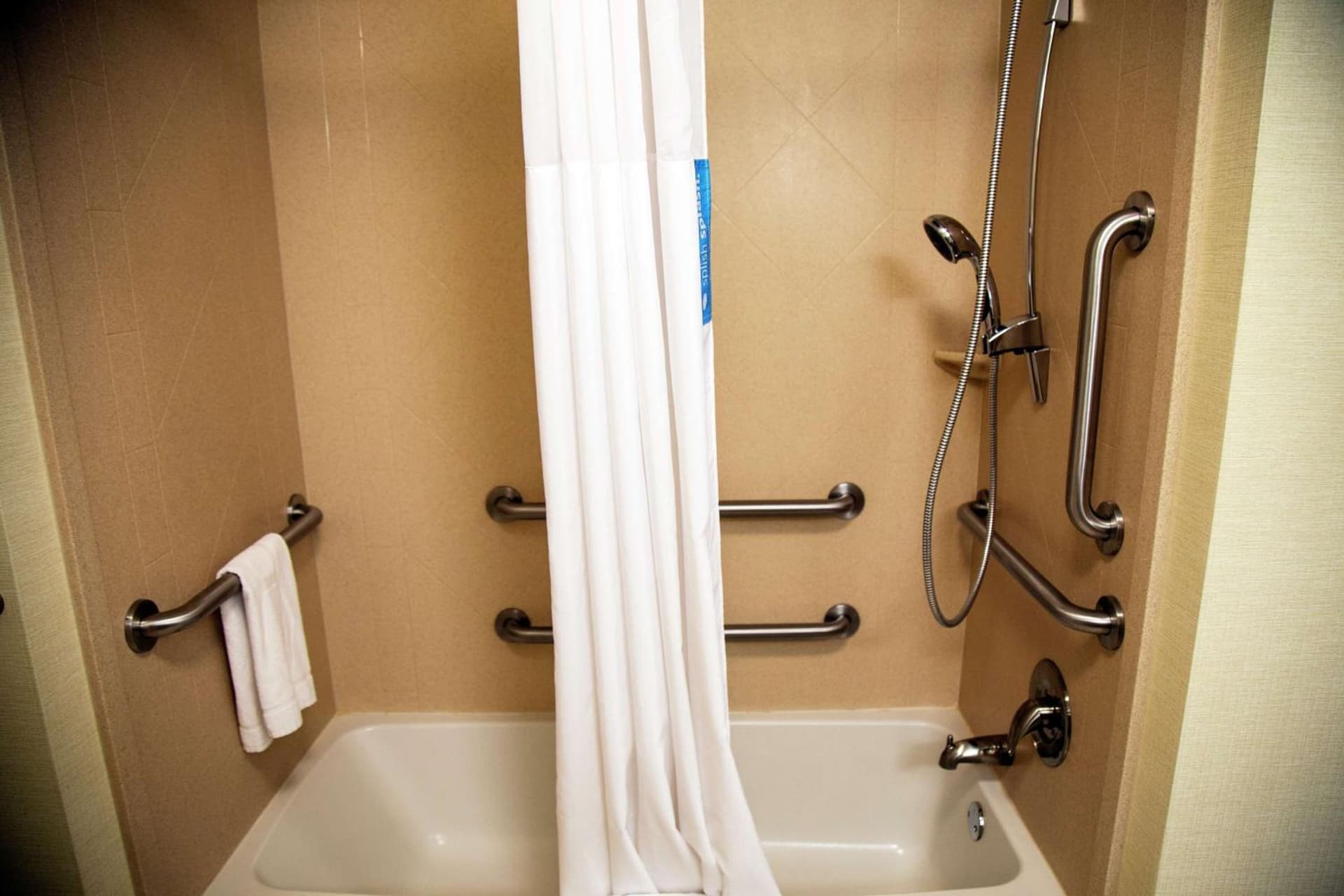 Hampton Inn & Suites Sharon gallery photo in West Middlesex, PA — image 44