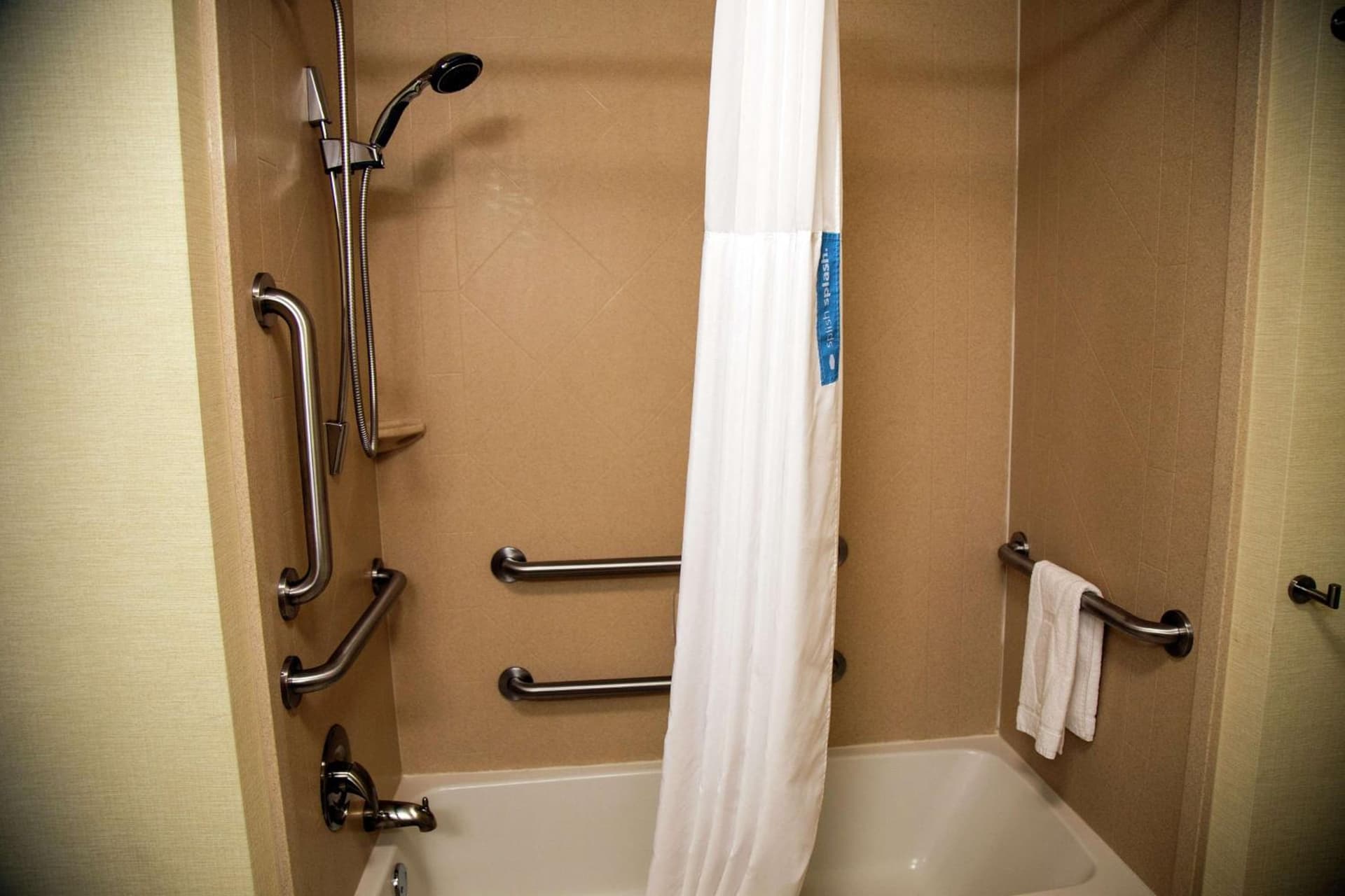 Hampton Inn & Suites Sharon gallery photo in West Middlesex, PA — image 33