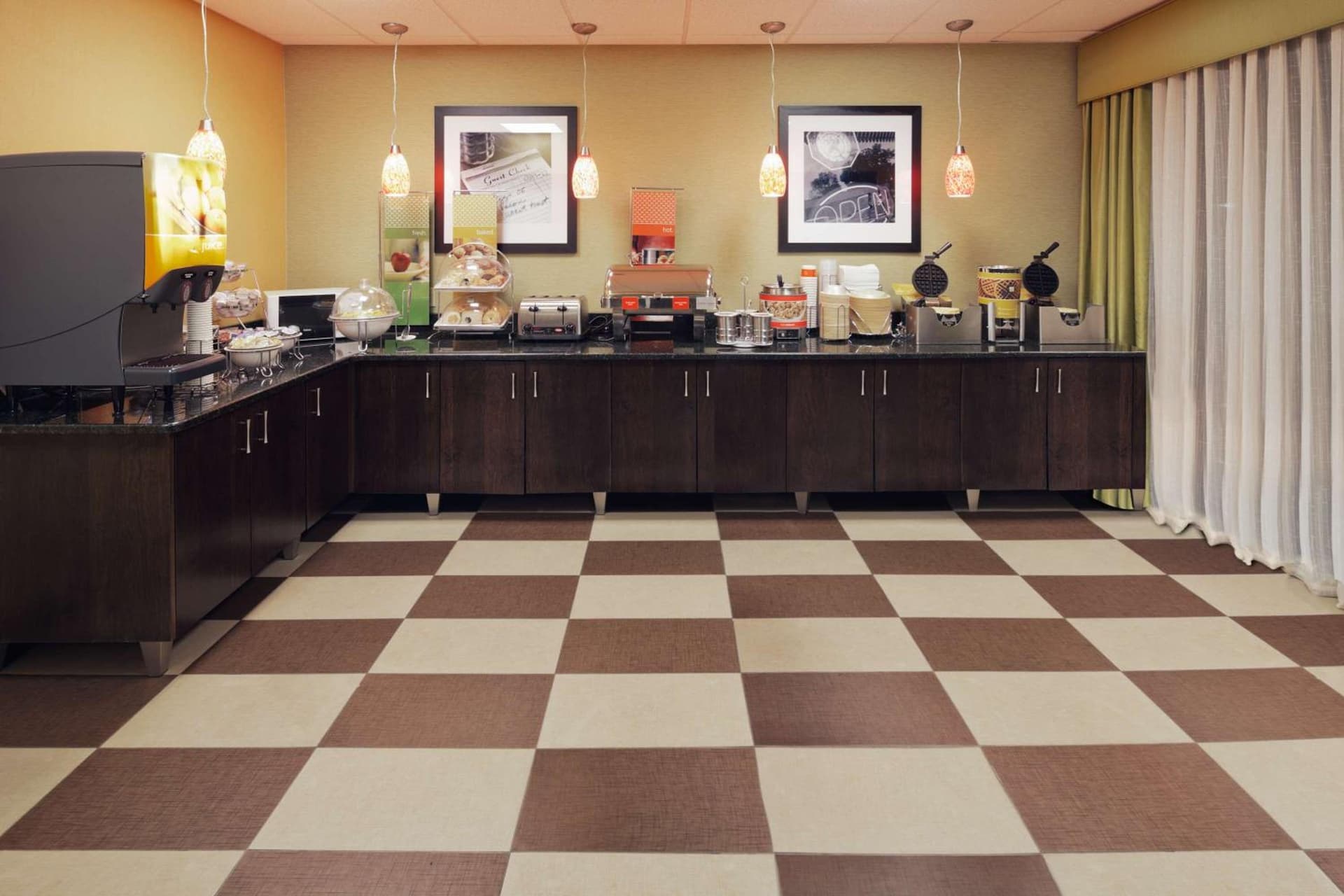 Hampton Inn Youngstown-North gallery photo in Youngstown, OH — image 40