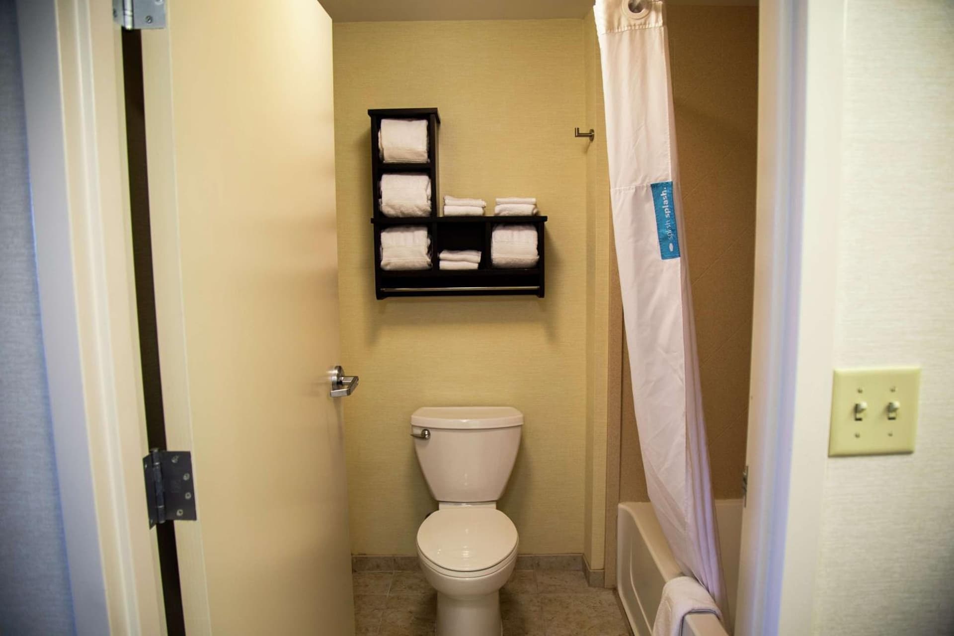 Hampton Inn & Suites Sharon gallery photo in West Middlesex, PA — image 39