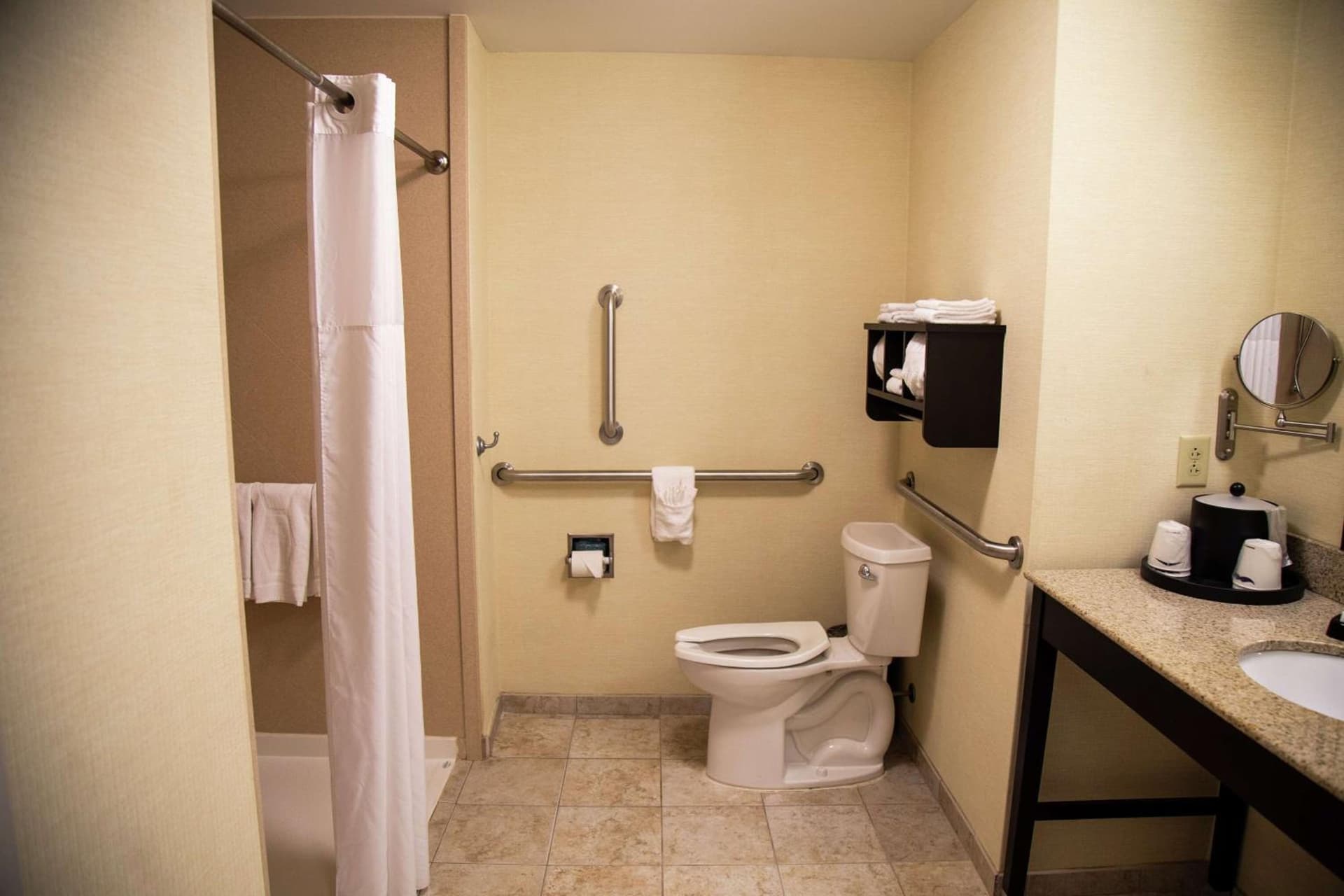 Hampton Inn & Suites Sharon gallery photo in West Middlesex, PA — image 59
