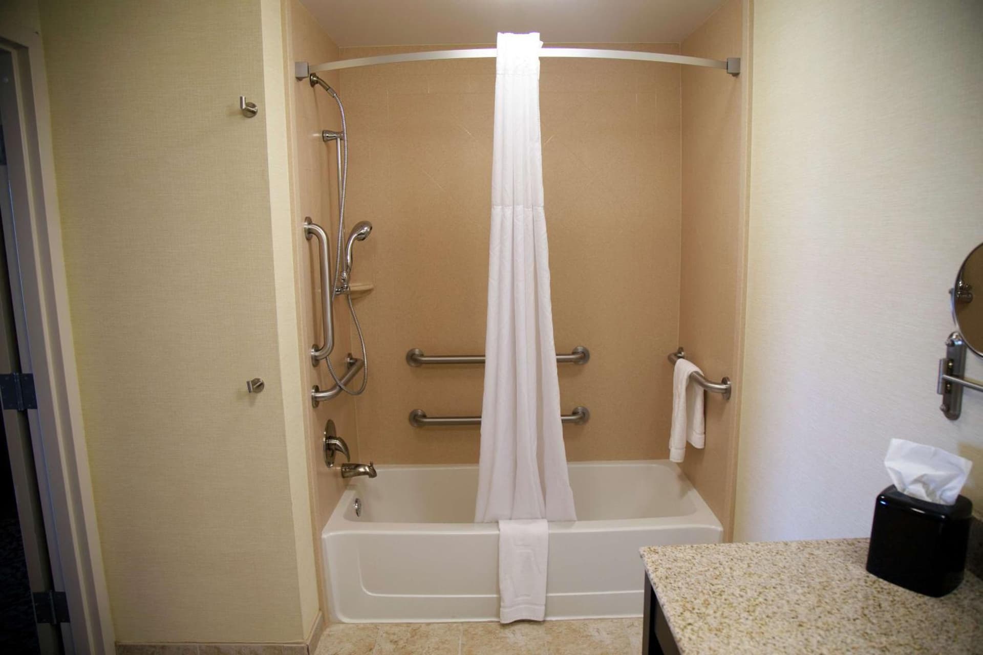Hampton Inn & Suites Sharon gallery photo in West Middlesex, PA — image 50