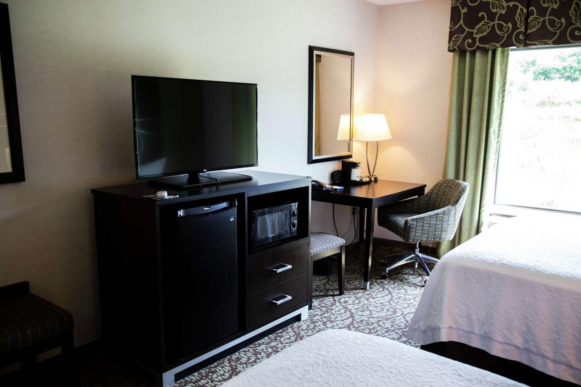 Hampton Inn & Suites Sharon gallery photo in West Middlesex, PA — image 61