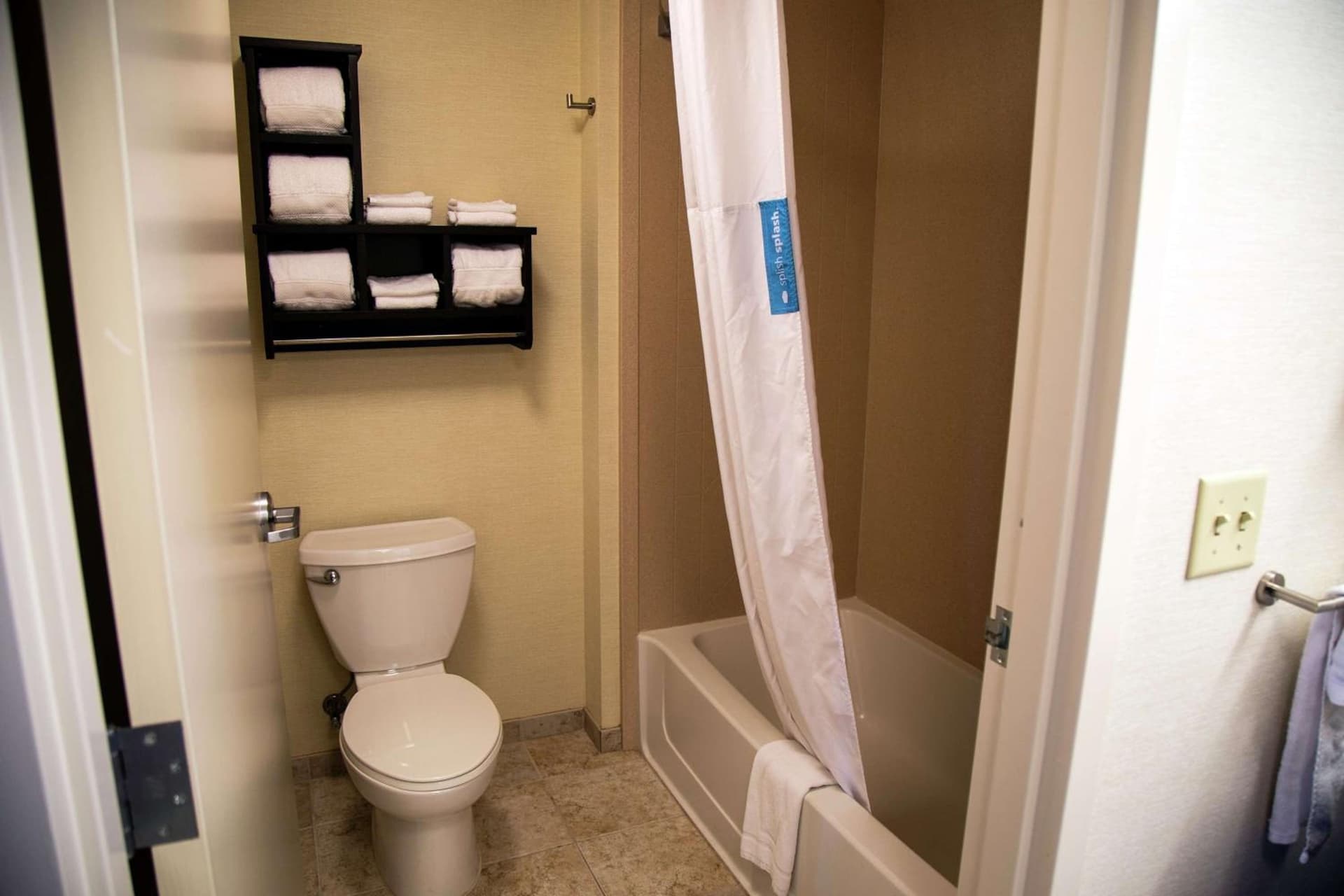 Hampton Inn & Suites Sharon gallery photo in West Middlesex, PA — image 30