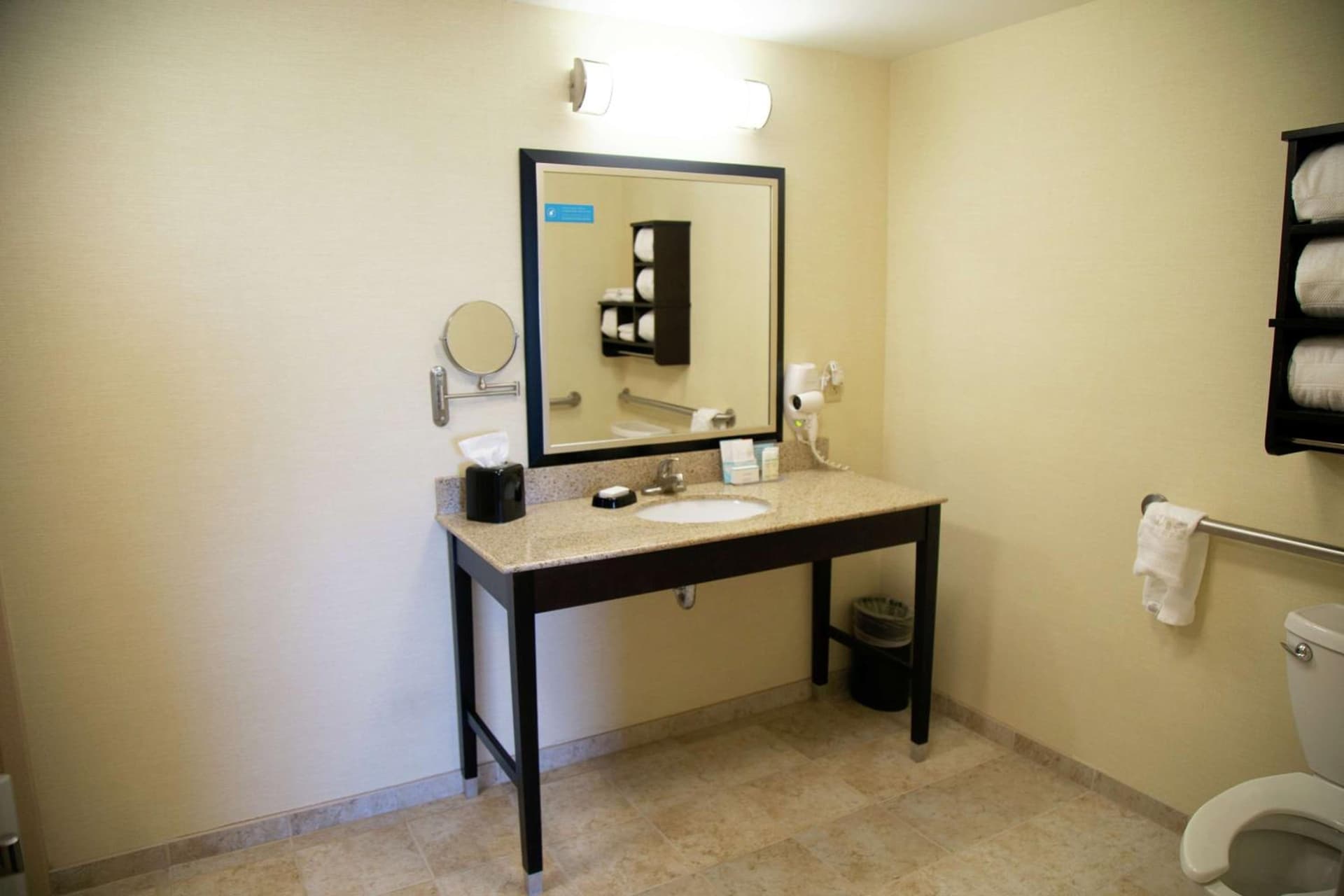 Hampton Inn & Suites Sharon gallery photo in West Middlesex, PA — image 51