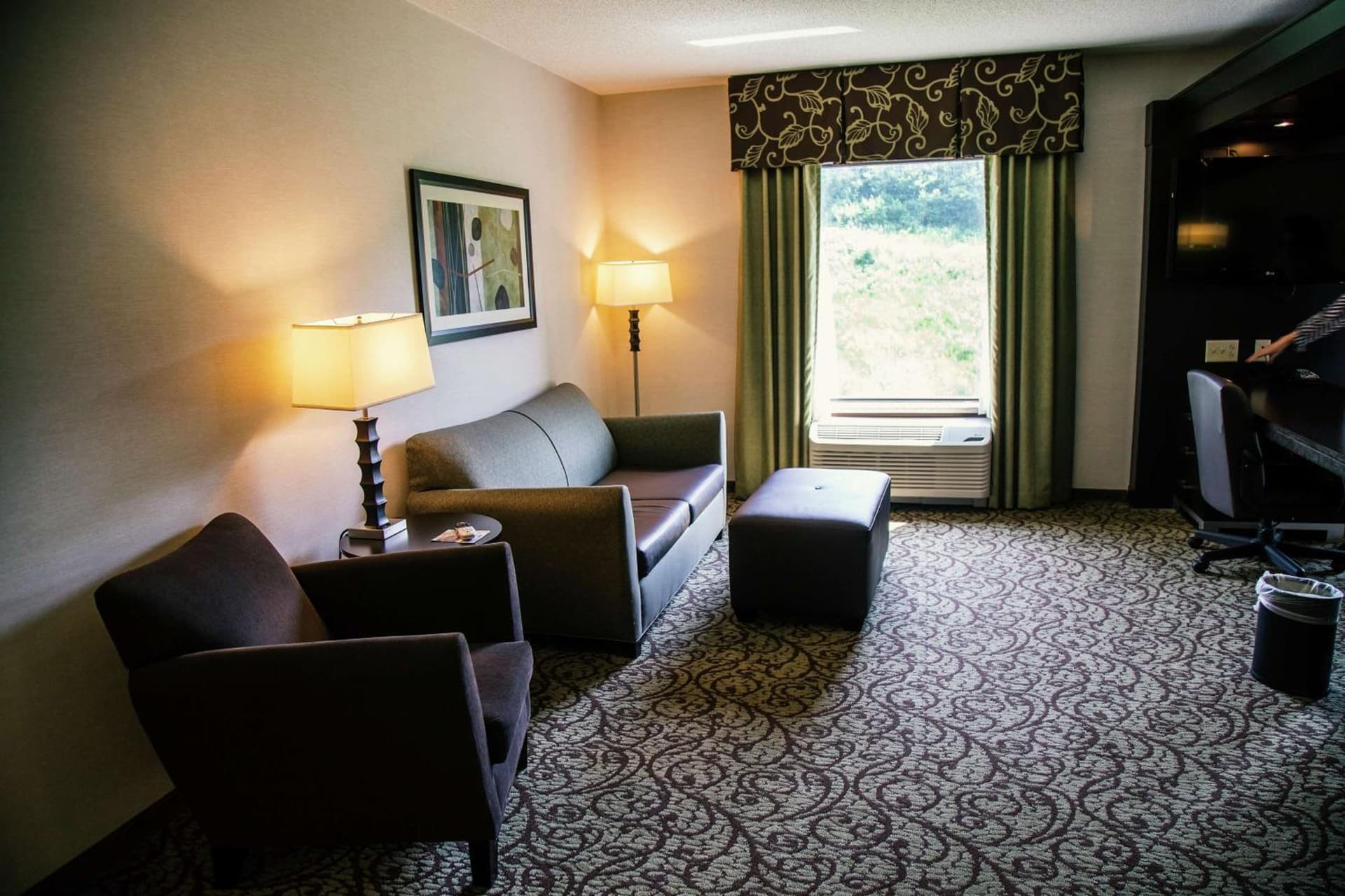 Hampton Inn & Suites Sharon gallery photo in West Middlesex, PA — image 24