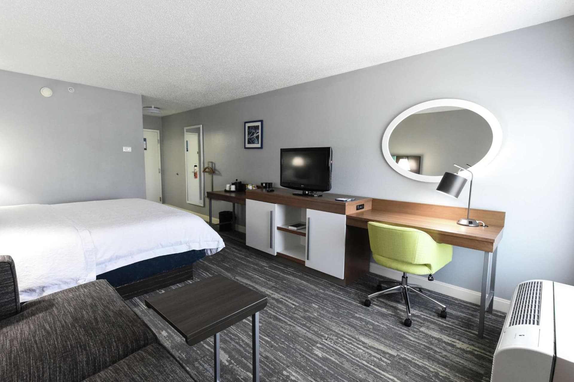 Hampton Inn Youngstown-North interior in Youngstown, OH — gallery photo 2