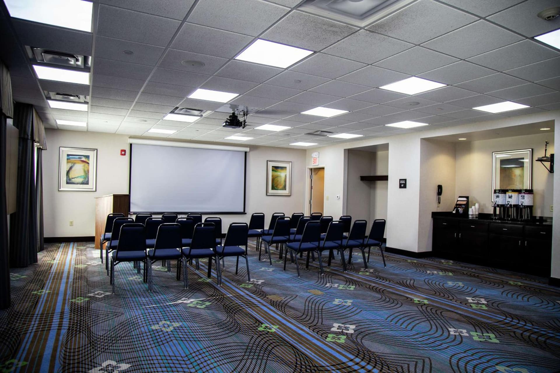 Hampton Inn & Suites Sharon gallery photo in West Middlesex, PA — image 13