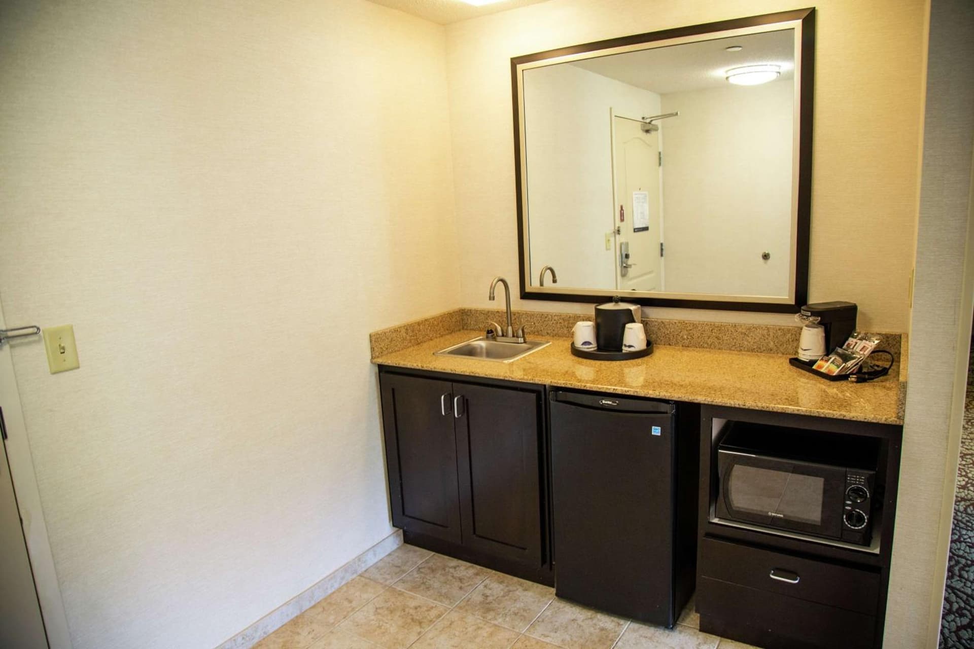 Hampton Inn & Suites Sharon gallery photo in West Middlesex, PA — image 69