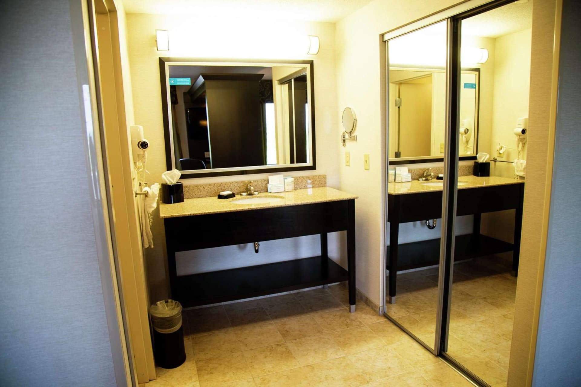 Hampton Inn & Suites Sharon gallery photo in West Middlesex, PA — image 18