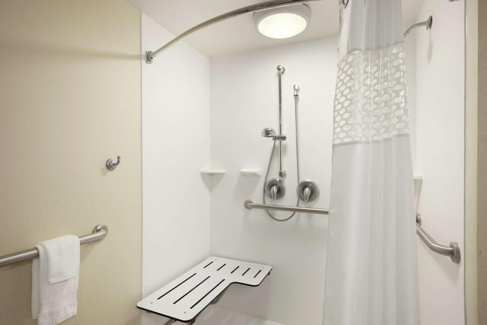 Hampton Inn - York gallery photo in York, PA — image 7