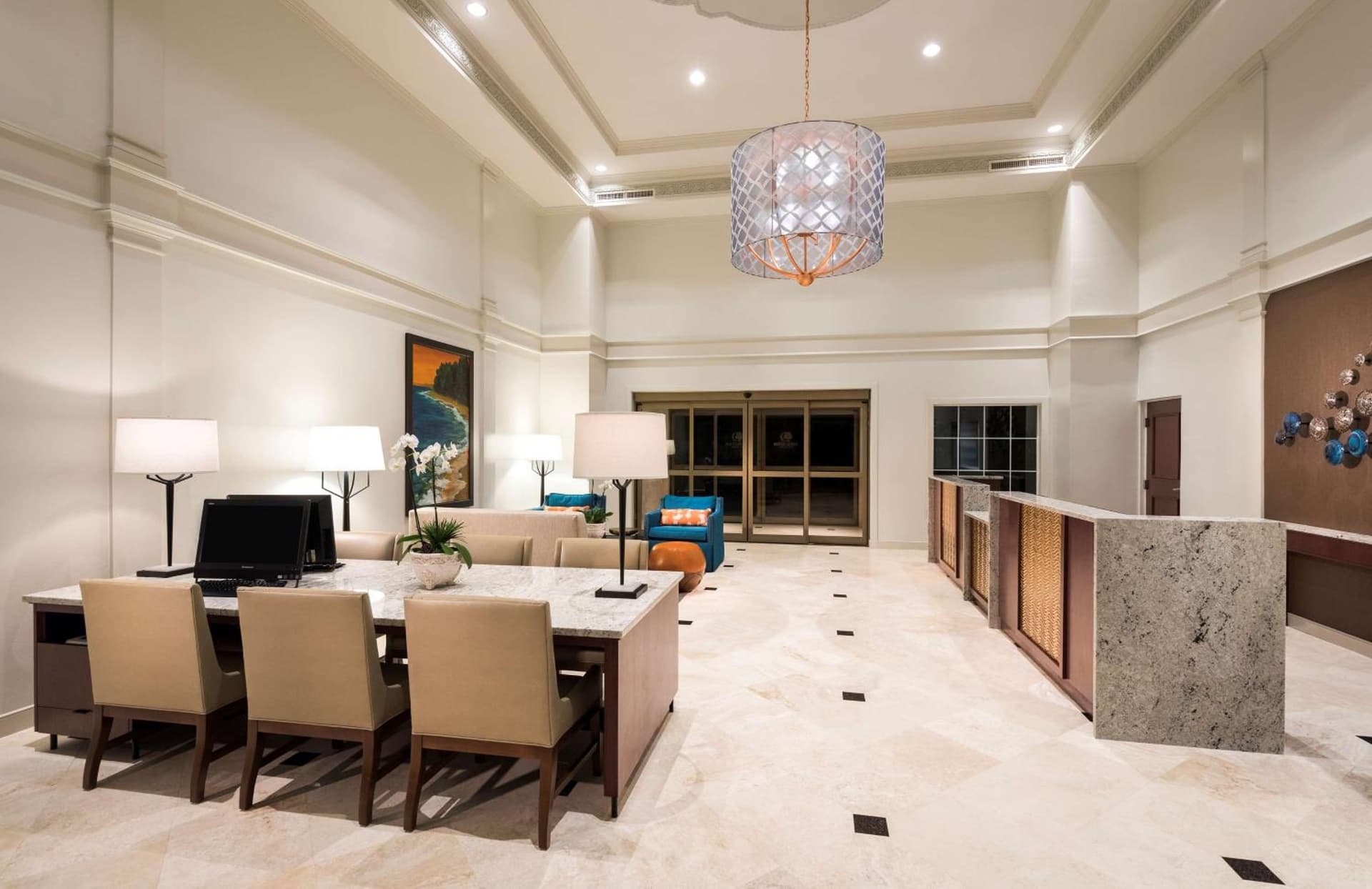 DoubleTree Suites by Hilton Naples interior in Naples, FL — gallery photo 2