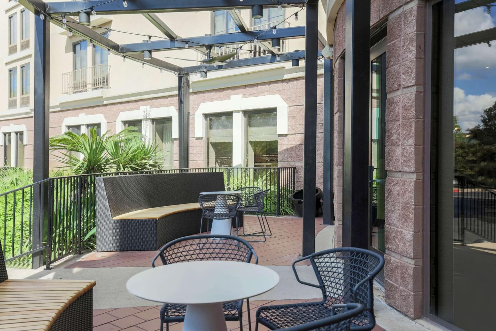 DoubleTree by Hilton Austin-University Area interior in Austin, TX — gallery photo 2