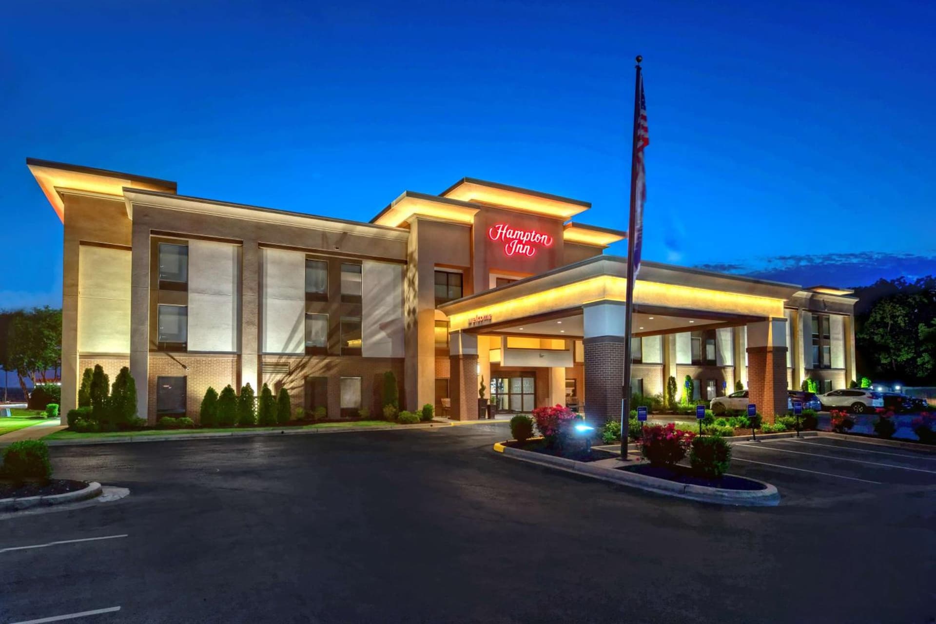 Hampton Inn Batesville interior in Batesville, MS — gallery photo 2