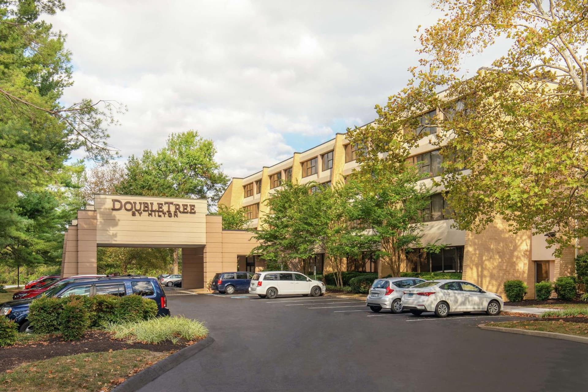 DoubleTree by Hilton Columbia interior in Columbia, MD — gallery photo 2