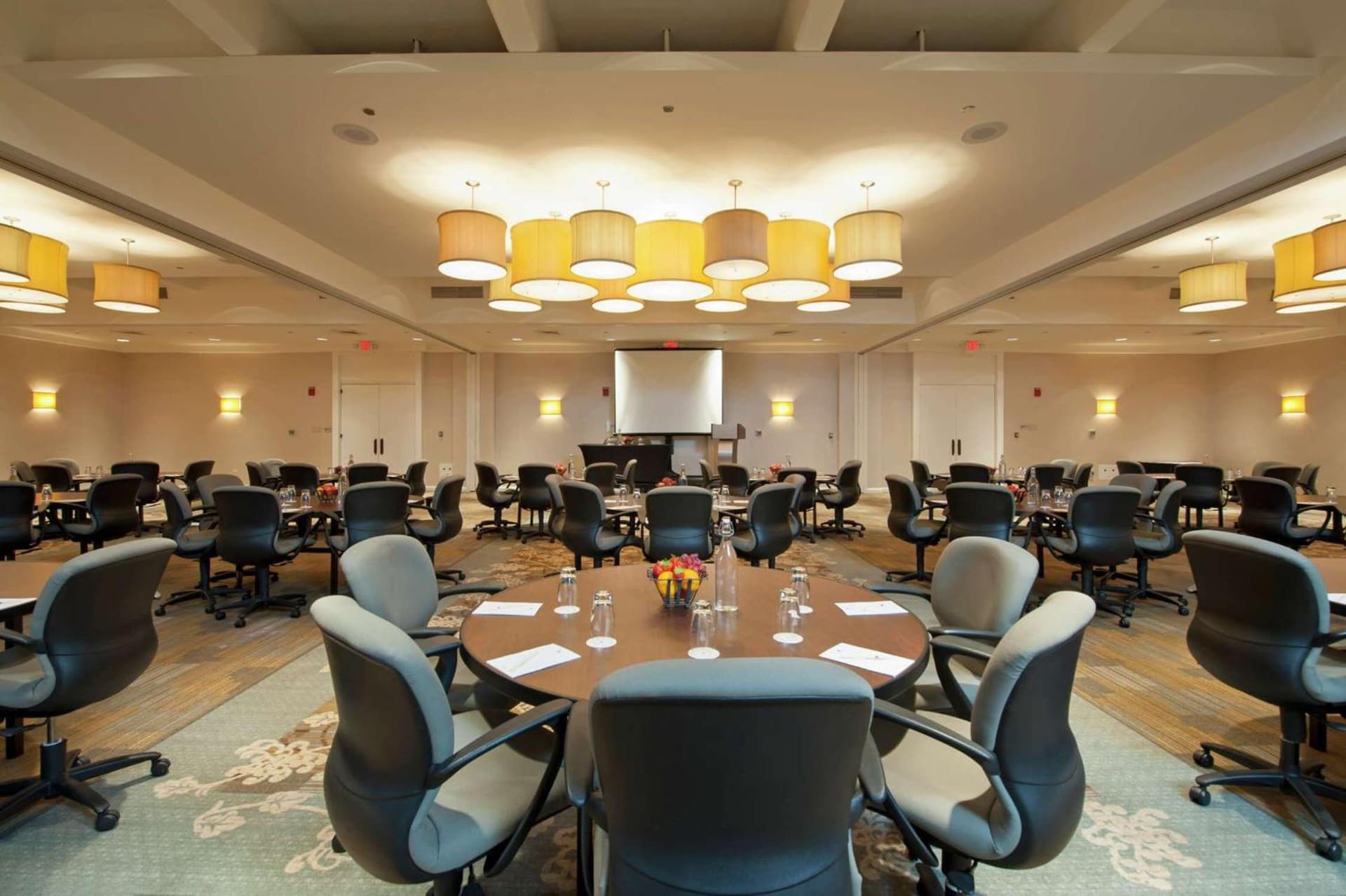 DoubleTree by Hilton Hotel and Conference Center Chicago North Shore gallery photo in Skokie, IL — image 15