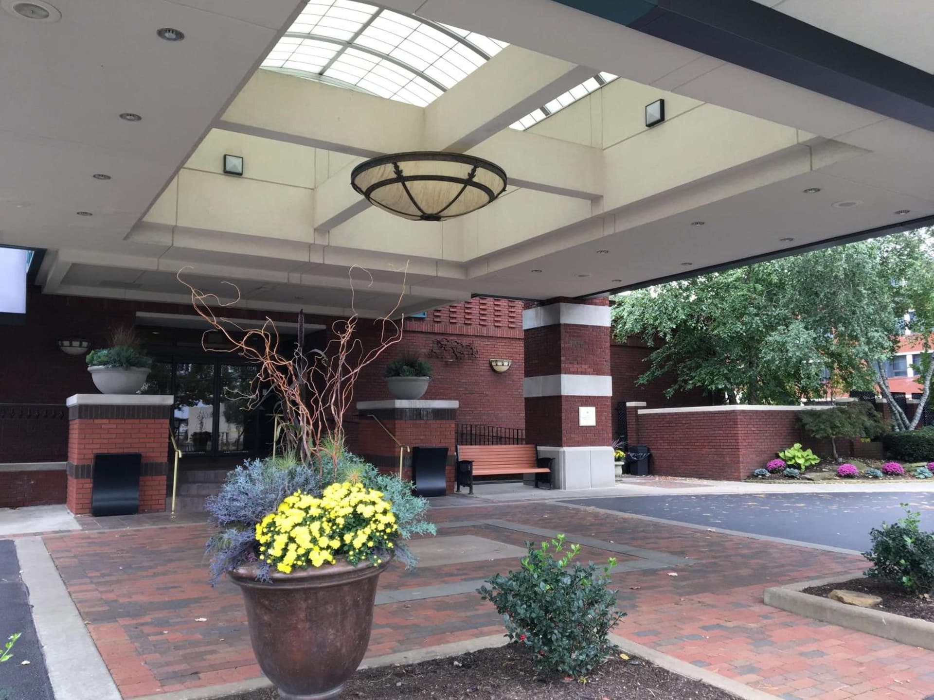 DoubleTree by Hilton Akron Fairlawn featured exterior or lobby in Fairlawn, OH — similar hotel