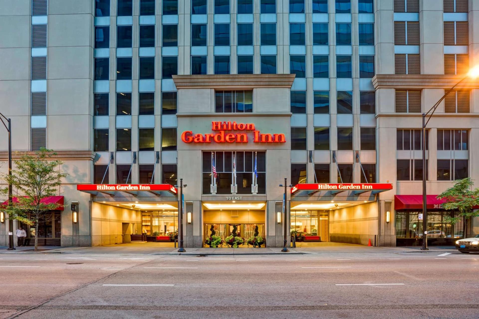 Hilton Garden Inn Chicago Downtown/Magnificent Mile interior in Chicago, IL — gallery photo 2