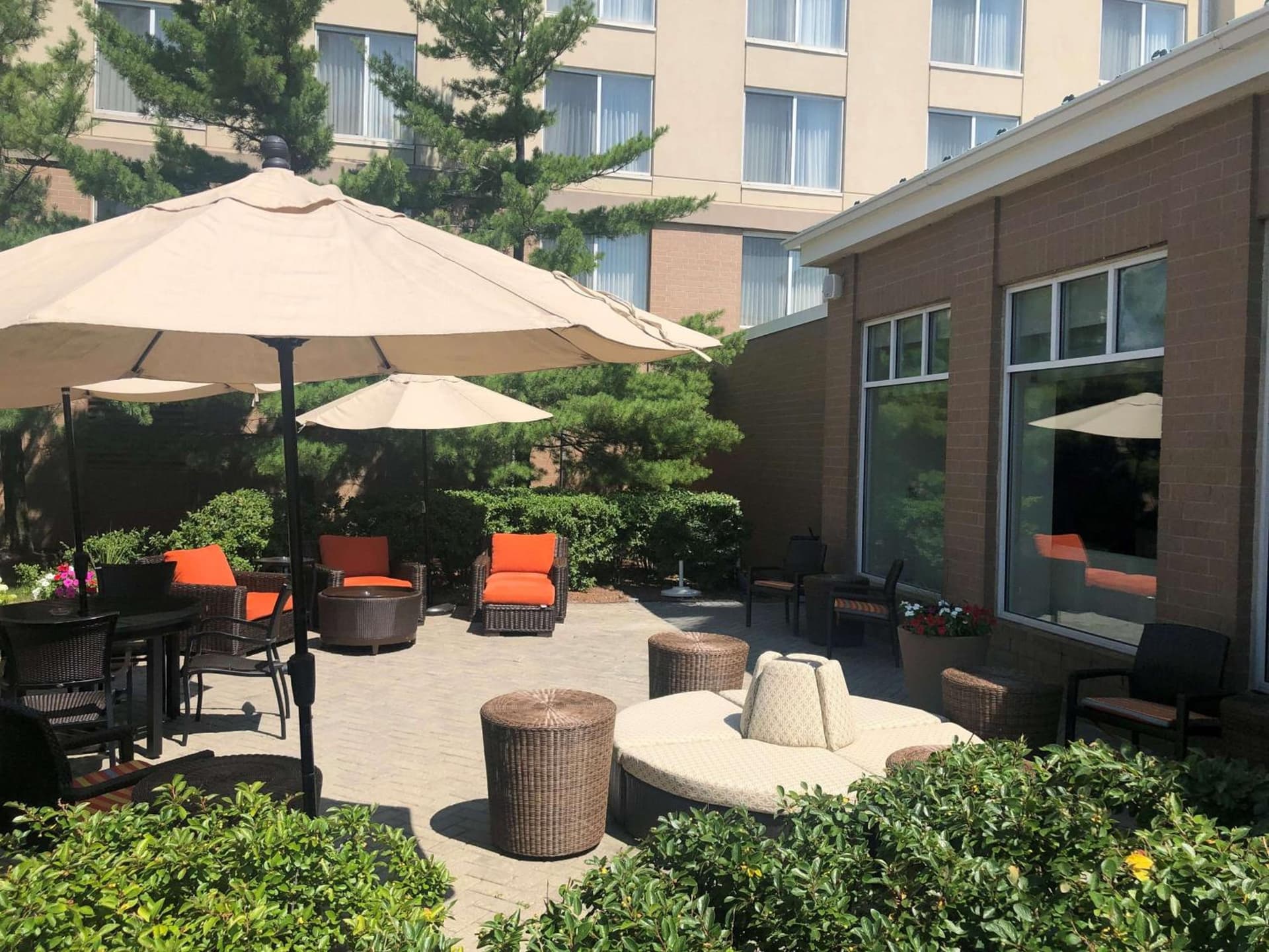 Hilton Garden Inn Addison interior in Addison, IL — gallery photo 2