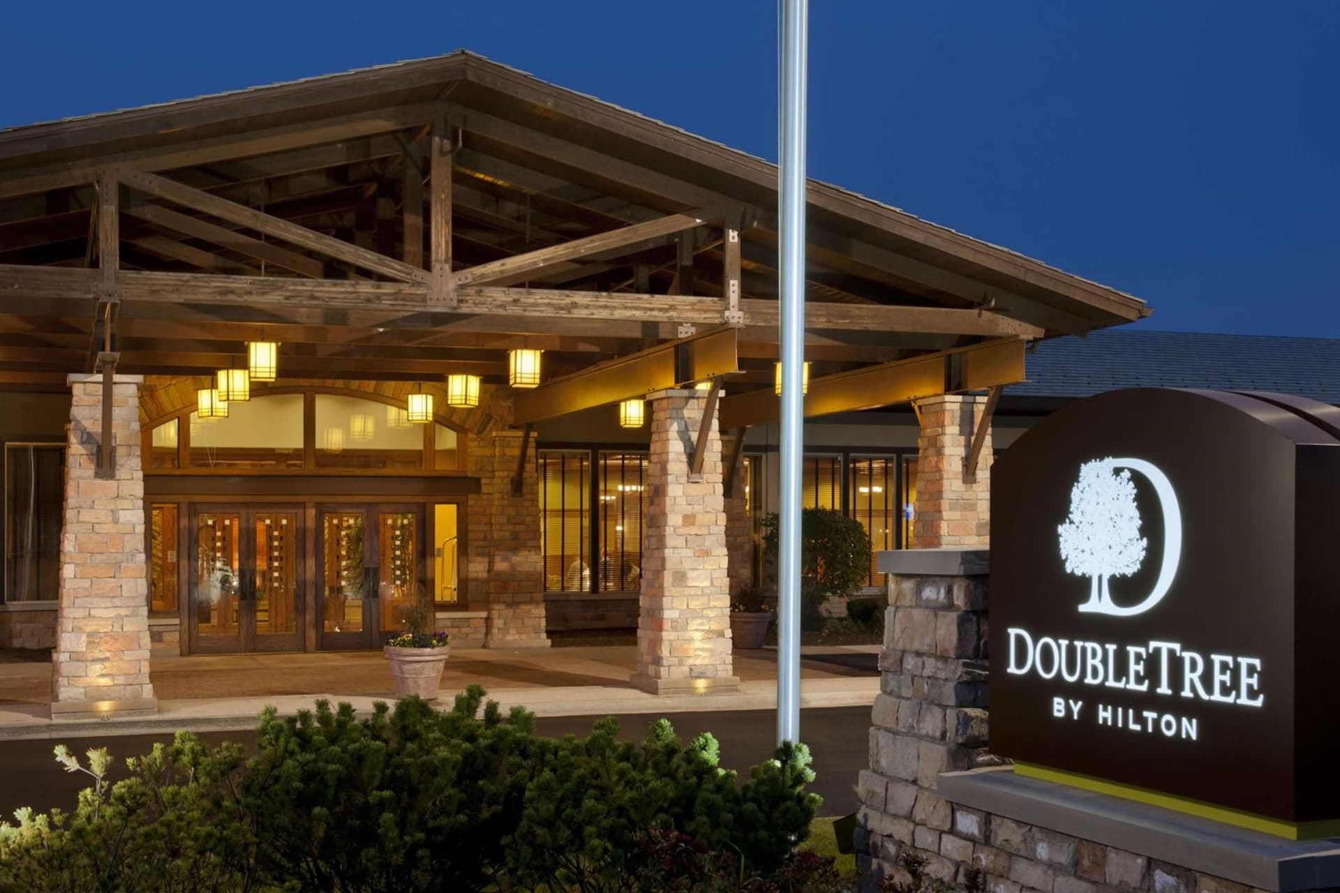 DoubleTree by Hilton Libertyville-Mundelein — hotel in Mundelein, Illinois